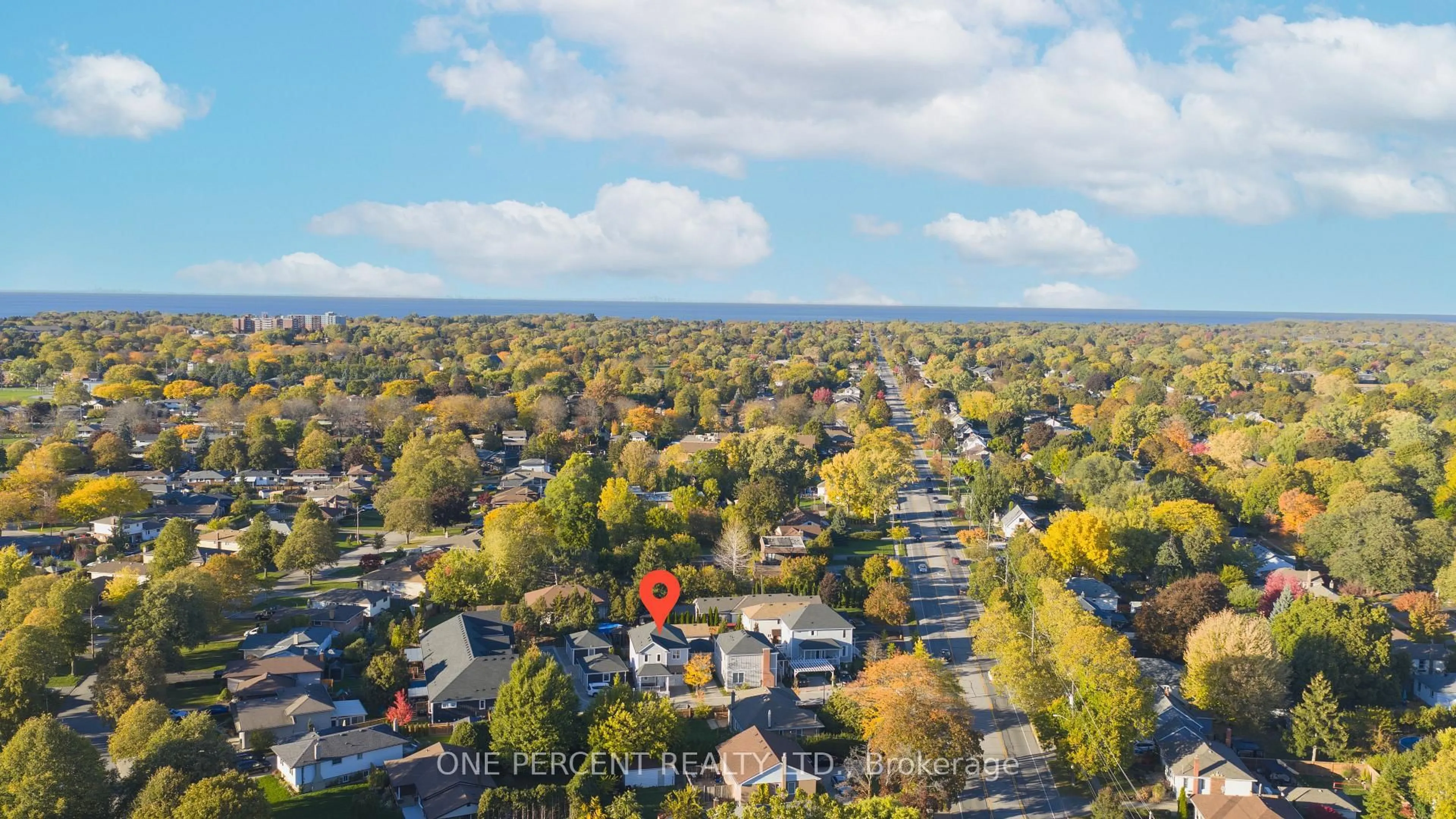 A pic from outside/outdoor area/front of a property/back of a property/a pic from drone, unknown for 9 Princeton Common, St. Catharines Ontario L2N 0B7