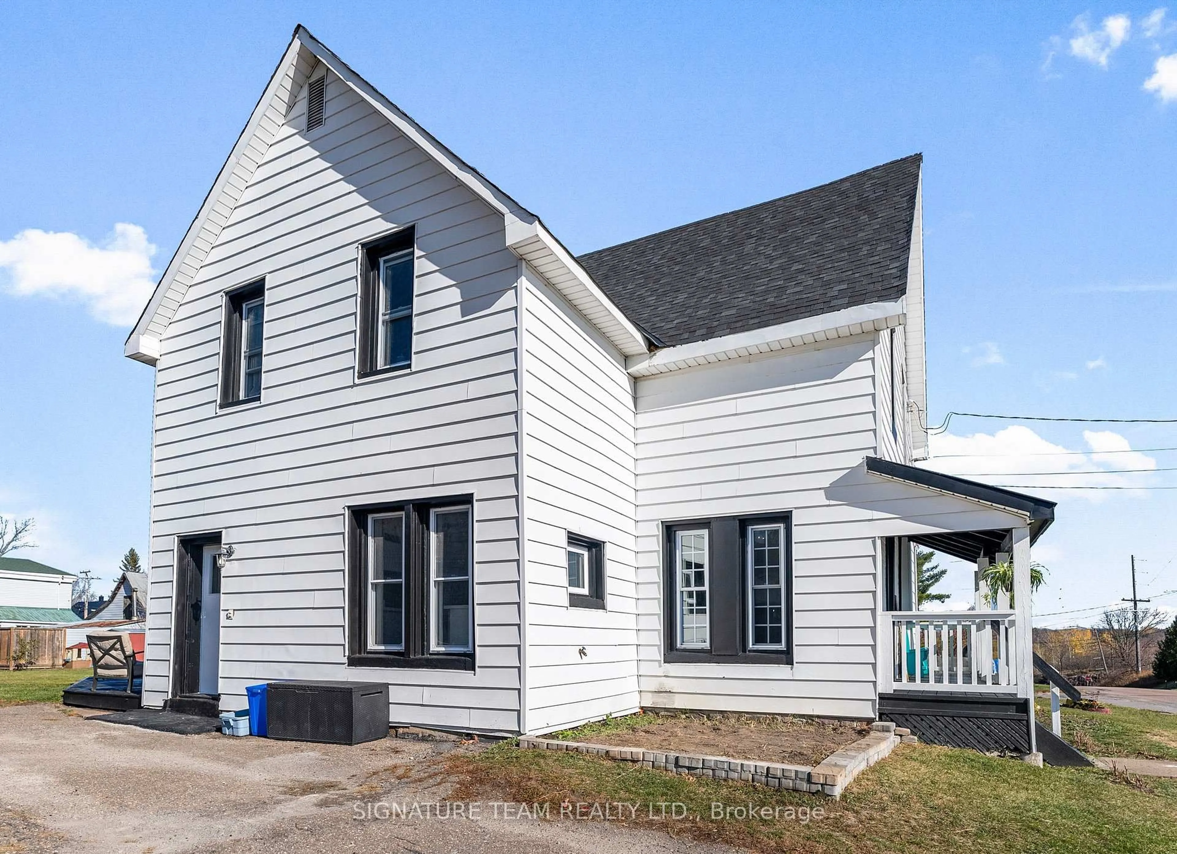 Home with vinyl exterior material, unknown for 22 Astrolabe Rd, Cobden Ontario K0J 1K0