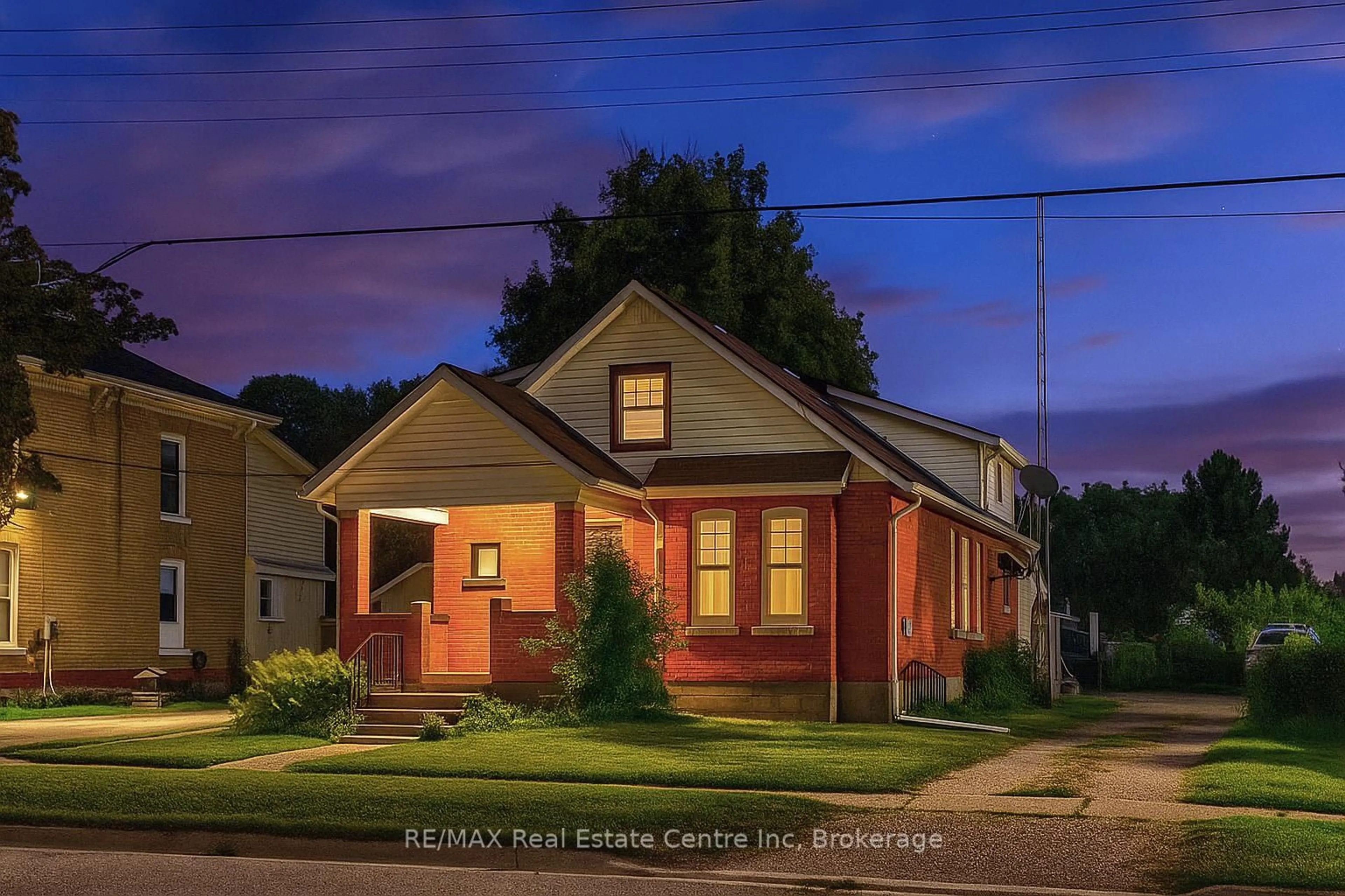 Home with brick exterior material, street for 141 KING St, Brant Ontario N0E 1A0