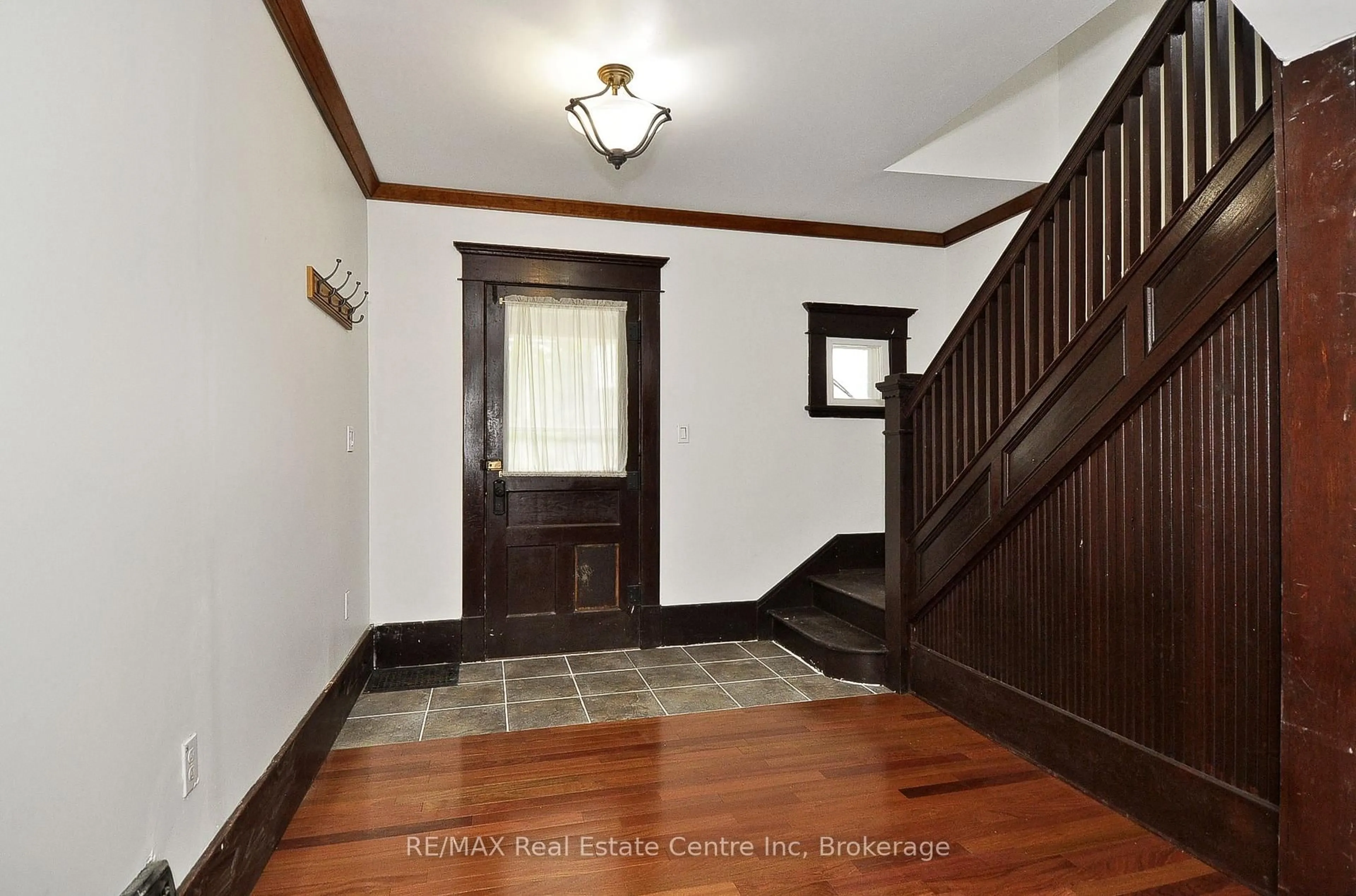 Indoor entryway for 141 KING St, Brant Ontario N0E 1A0