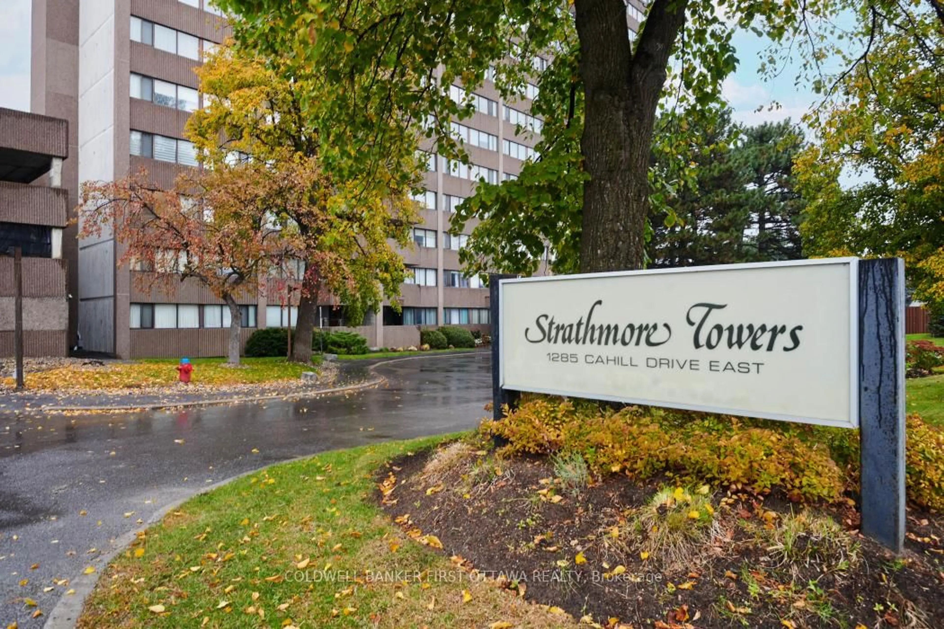 Indoor foyer for 1285 Cahill Dr #306, Ottawa Ontario K1V 9A7