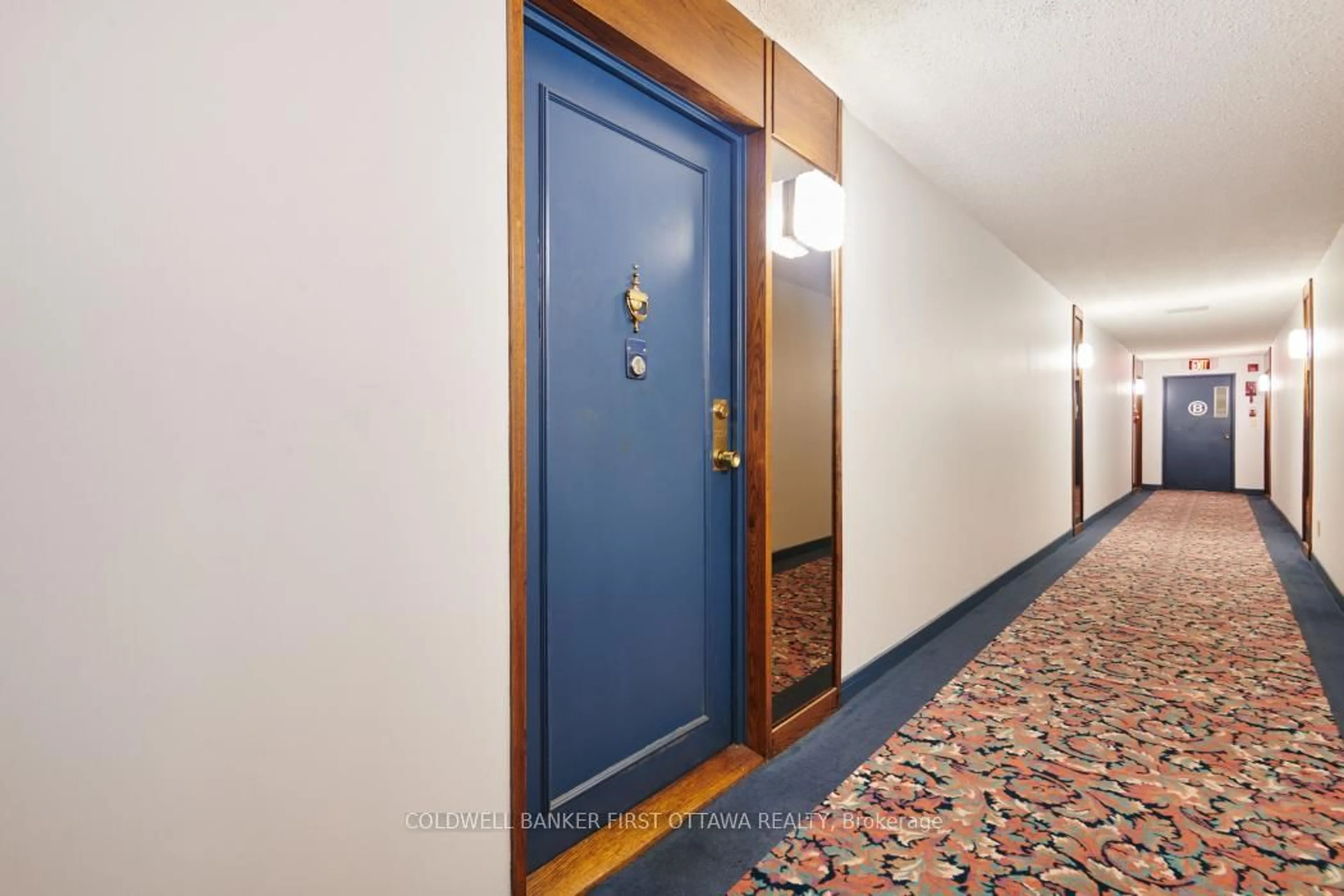 Indoor foyer for 1285 Cahill Dr #306, Ottawa Ontario K1V 9A7