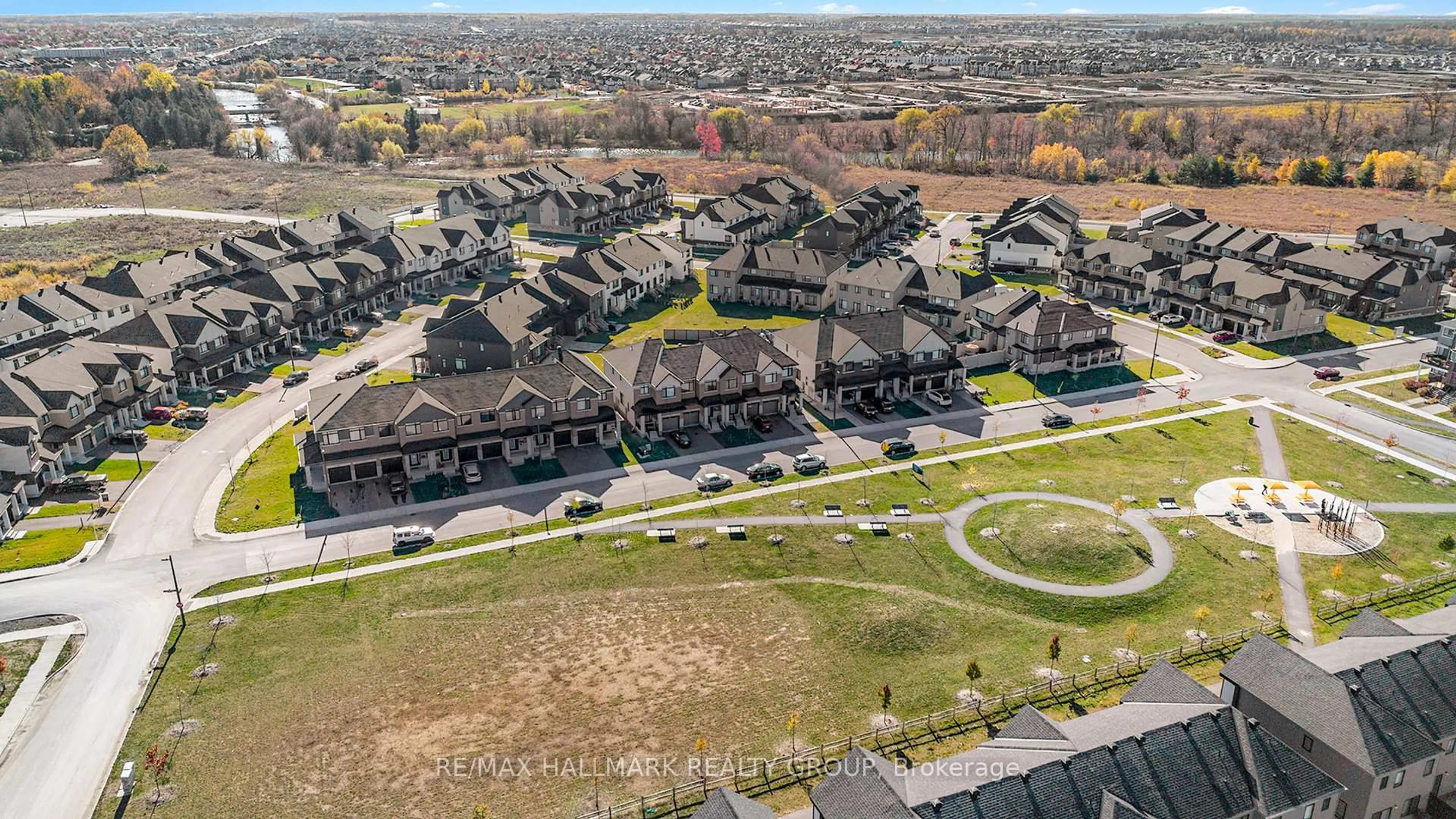 A pic from outside/outdoor area/front of a property/back of a property/a pic from drone, unknown for 262 Darjeeling Ave, Ottawa Ontario K2J 6Z1