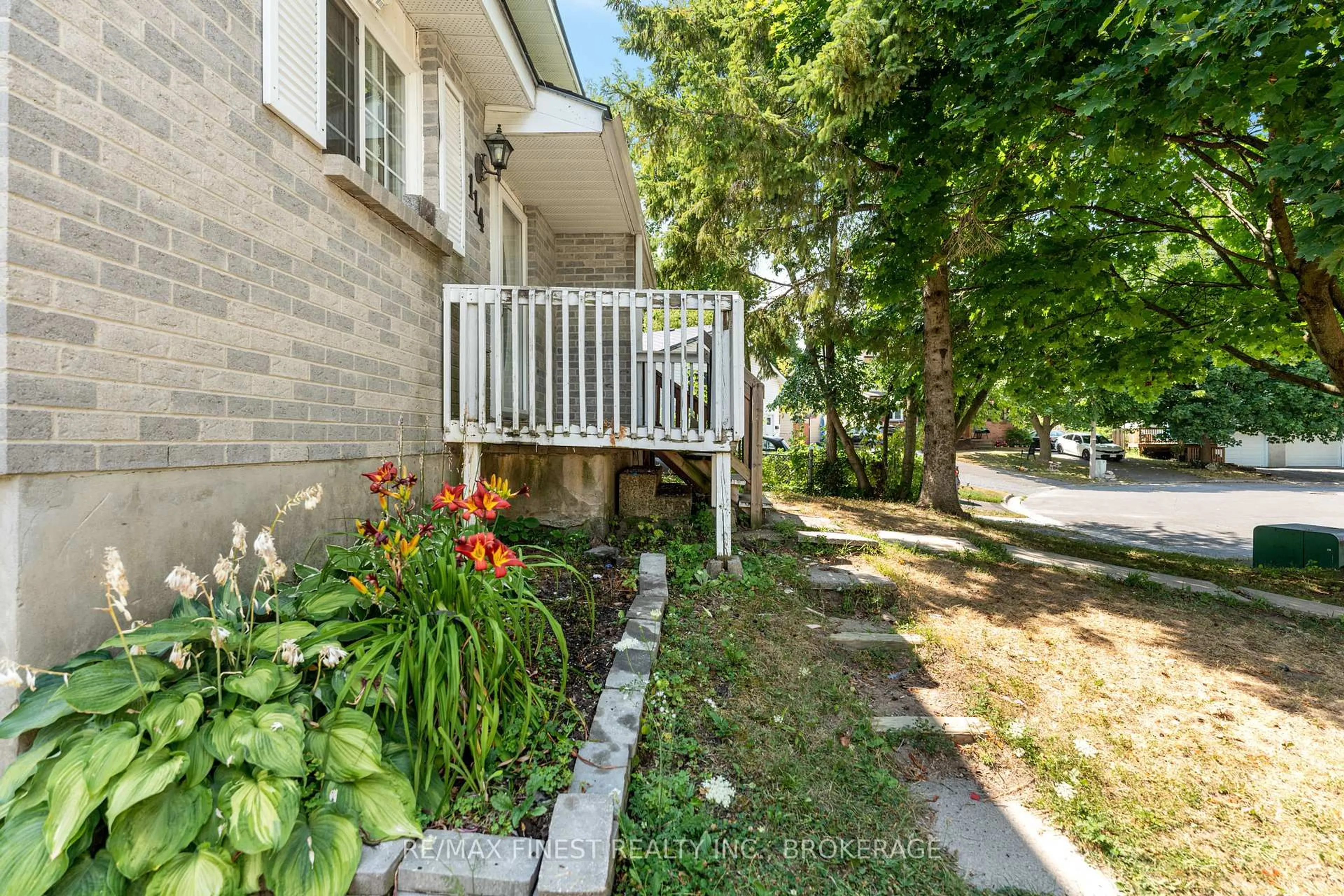 Patio, street for 114 Jean Worrell Cres, Kingston Ontario K7K 6T3