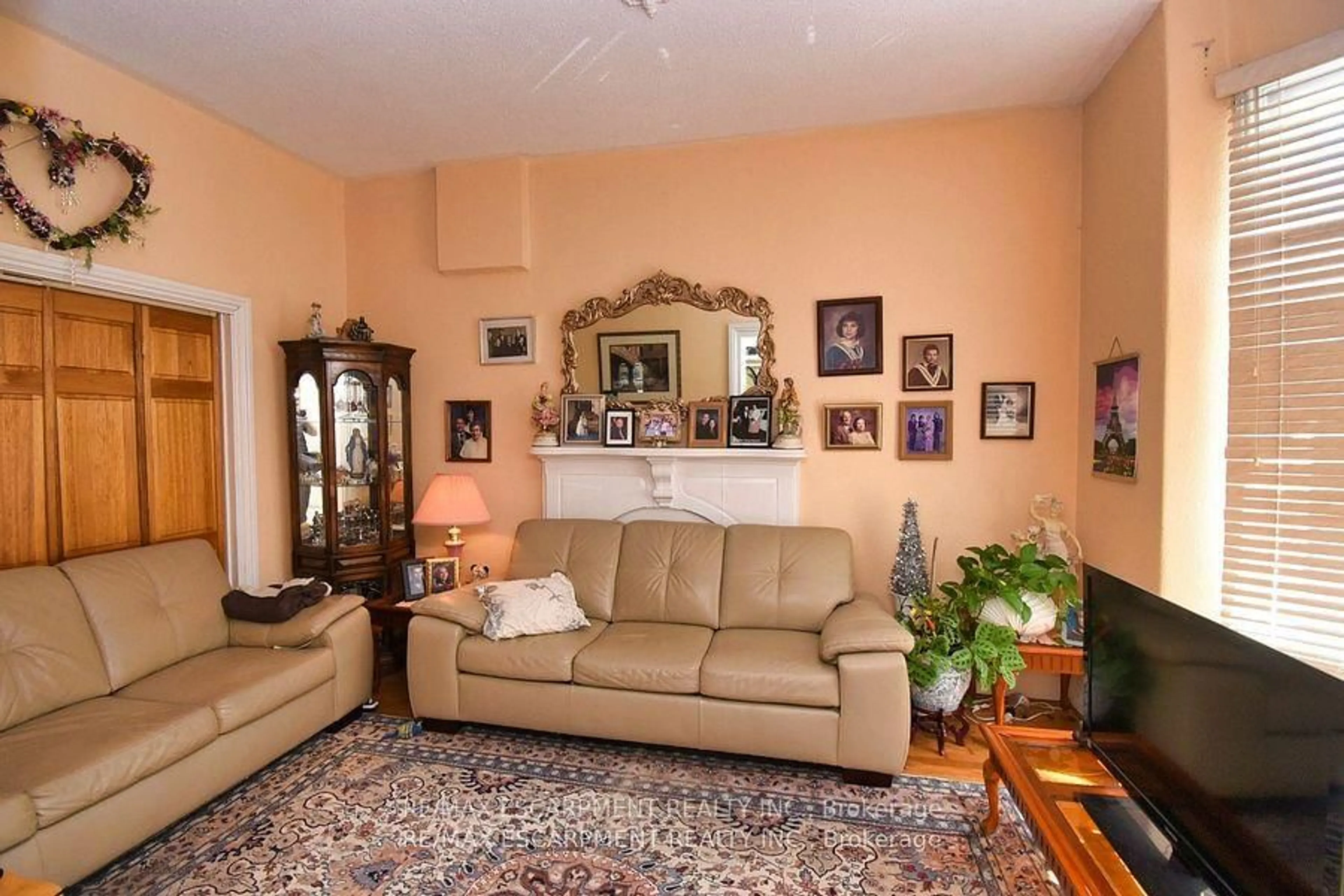 Living room with furniture, unknown for 241 Robert St, Hamilton Ontario L8L 2R3