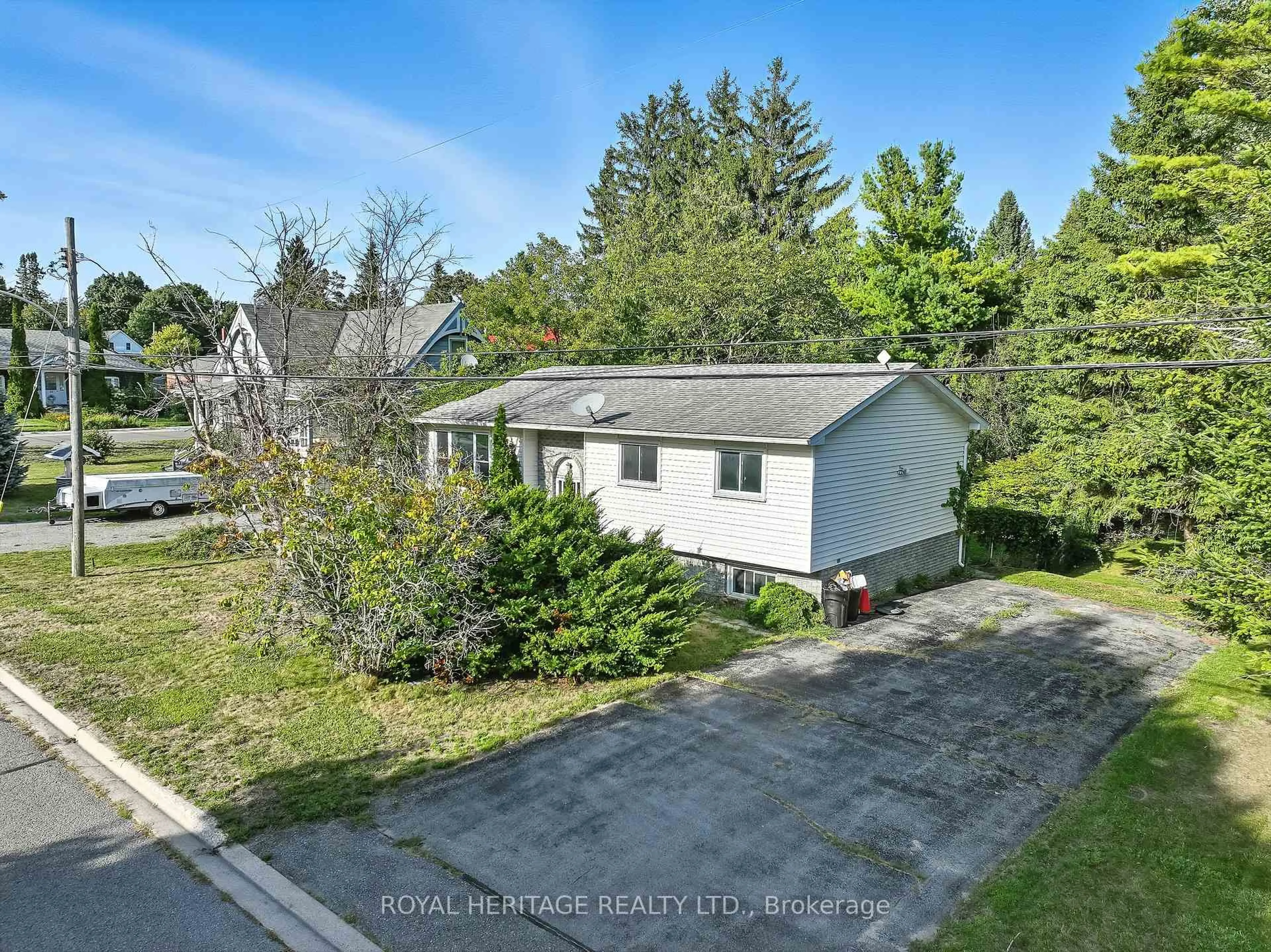 A pic from outside/outdoor area/front of a property/back of a property/a pic from drone, street for 45 Maplewood Ave, Brighton Ontario K0K 1H0