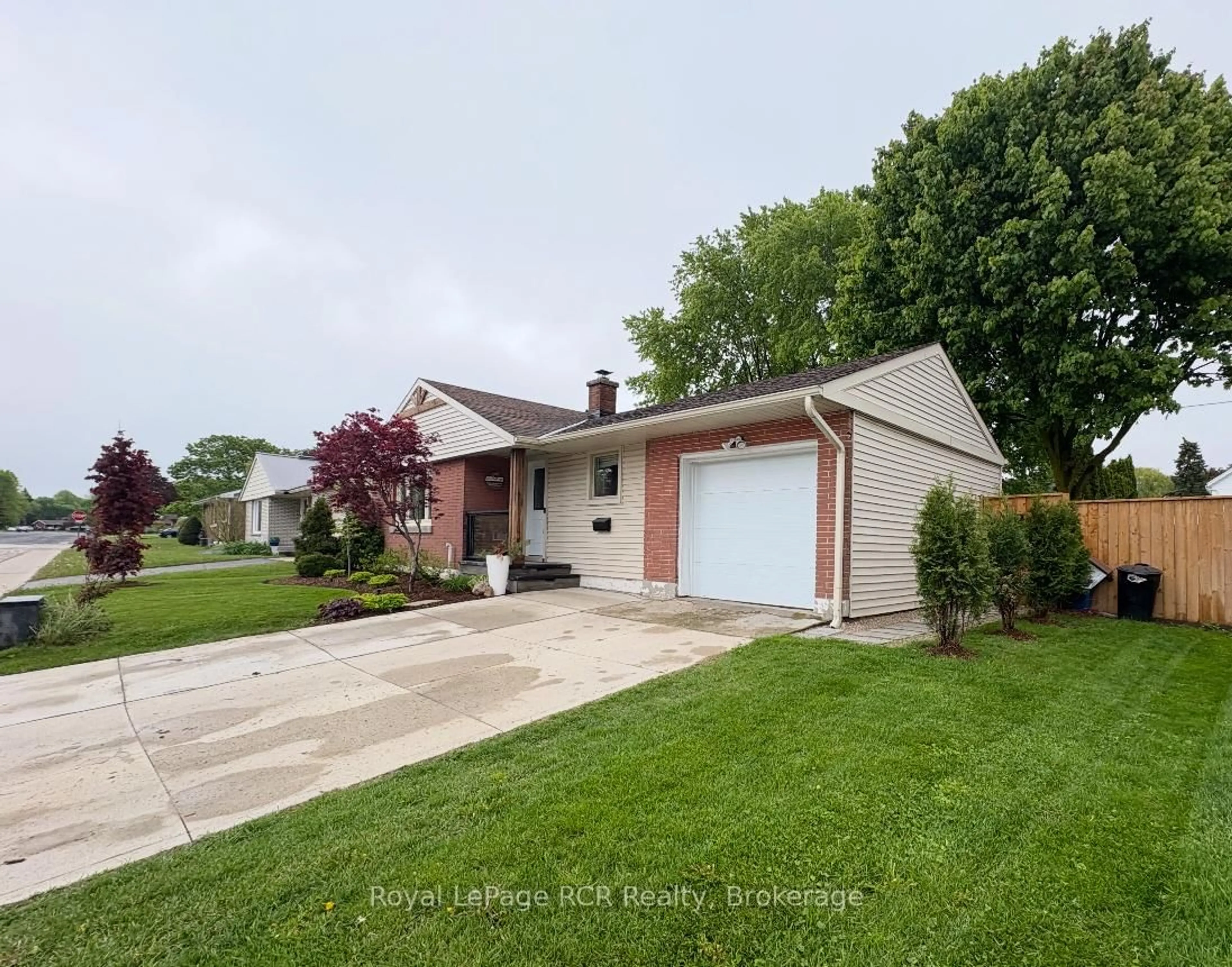 Unknown for 535 13th St, Hanover Ontario N4N 1Y5