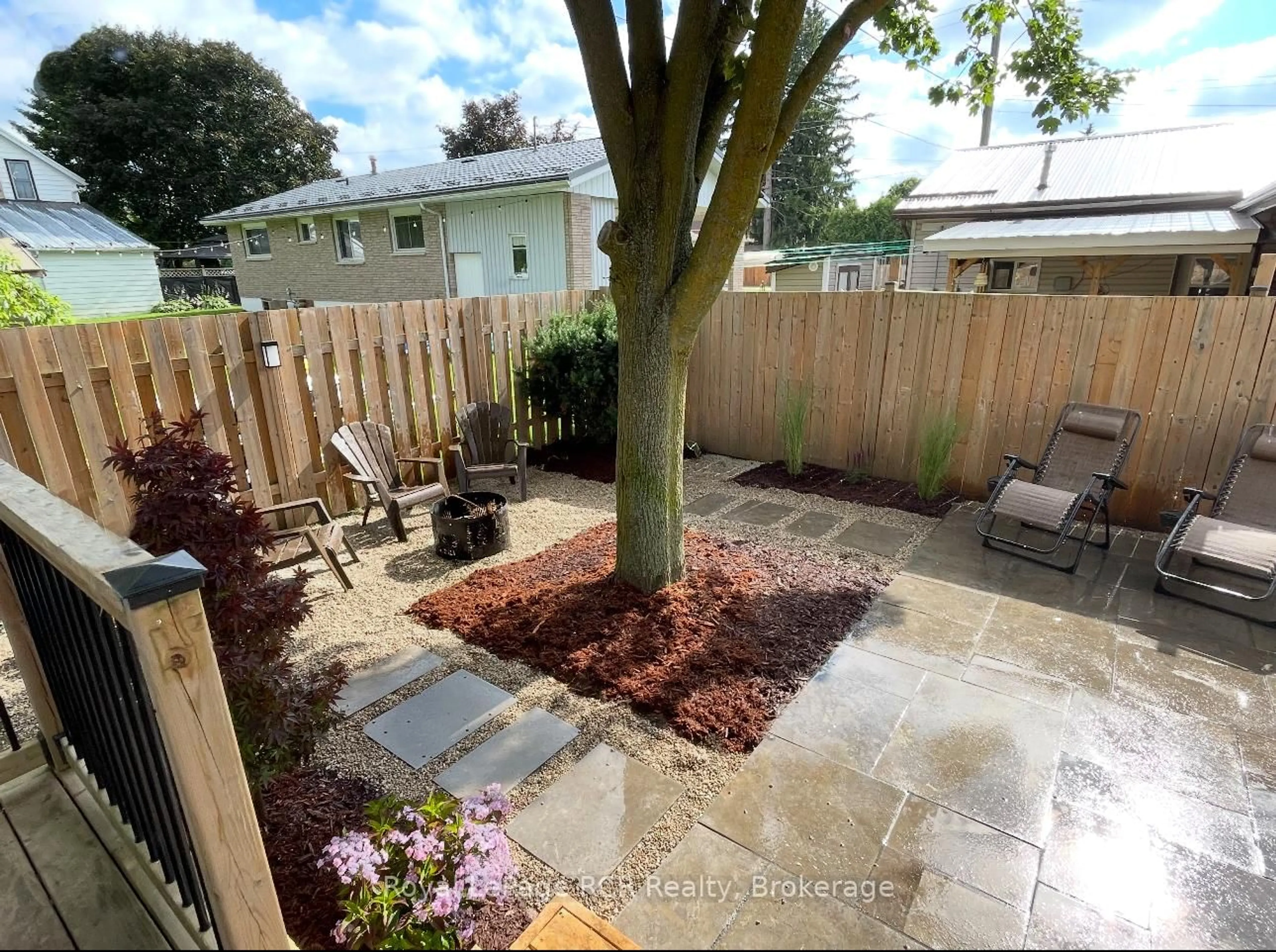 Patio, street for 535 13th St, Hanover Ontario N4N 1Y5