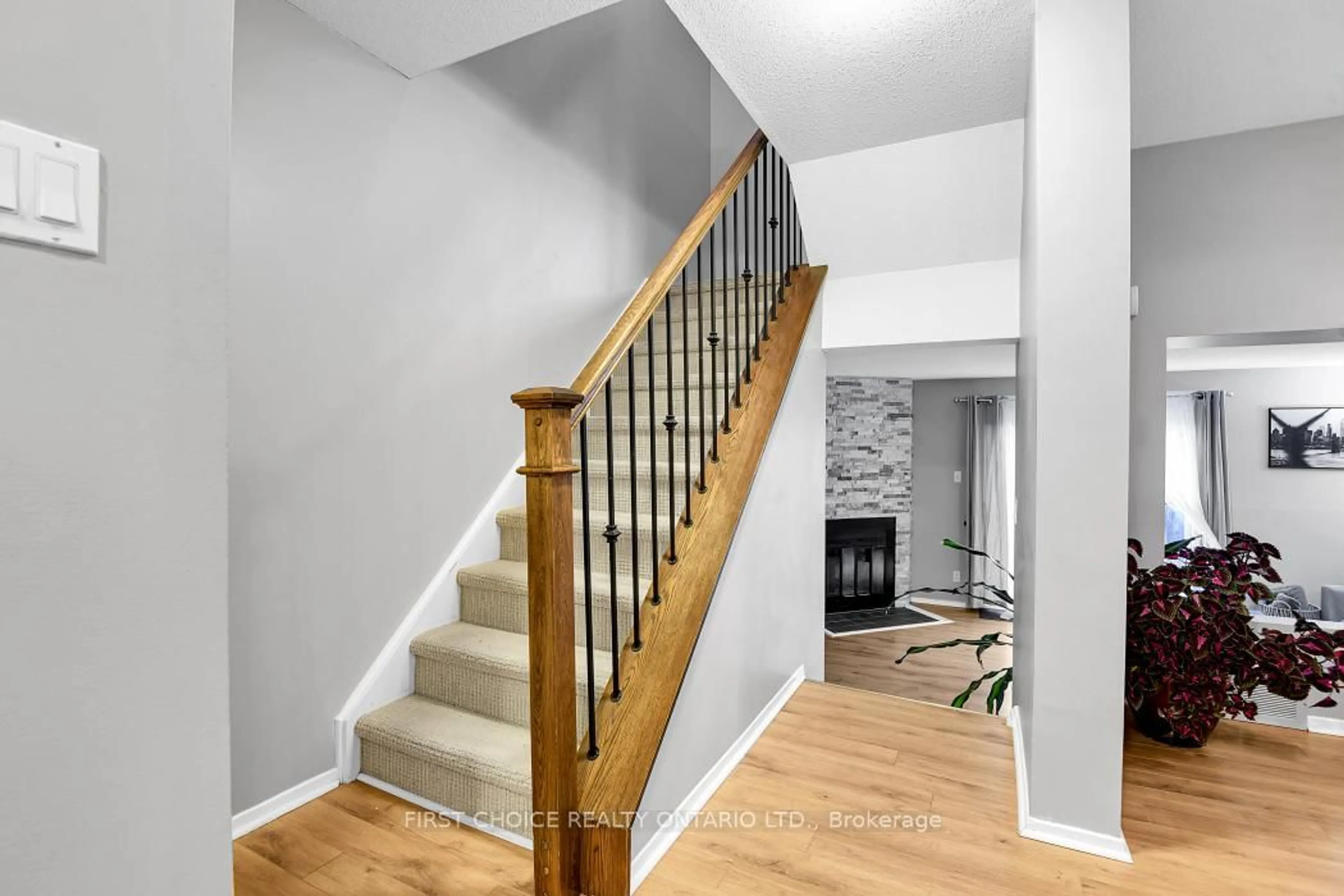 Stairs for 1771C LAMOUREUX Dr, Ottawa Ontario K1E 2N5