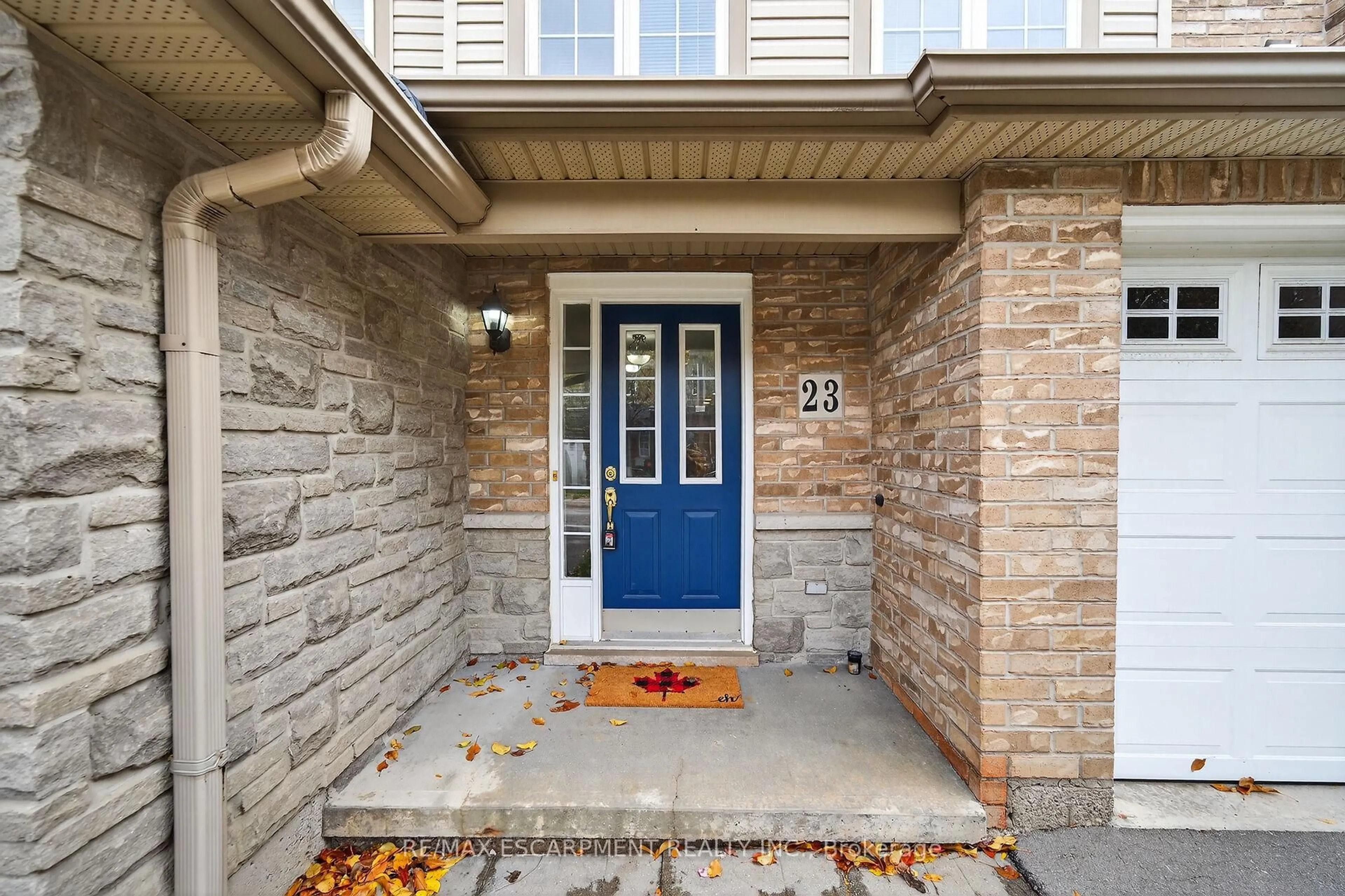 Indoor entryway for 7 Southside Pl #23, Hamilton Ontario L9C 7W6