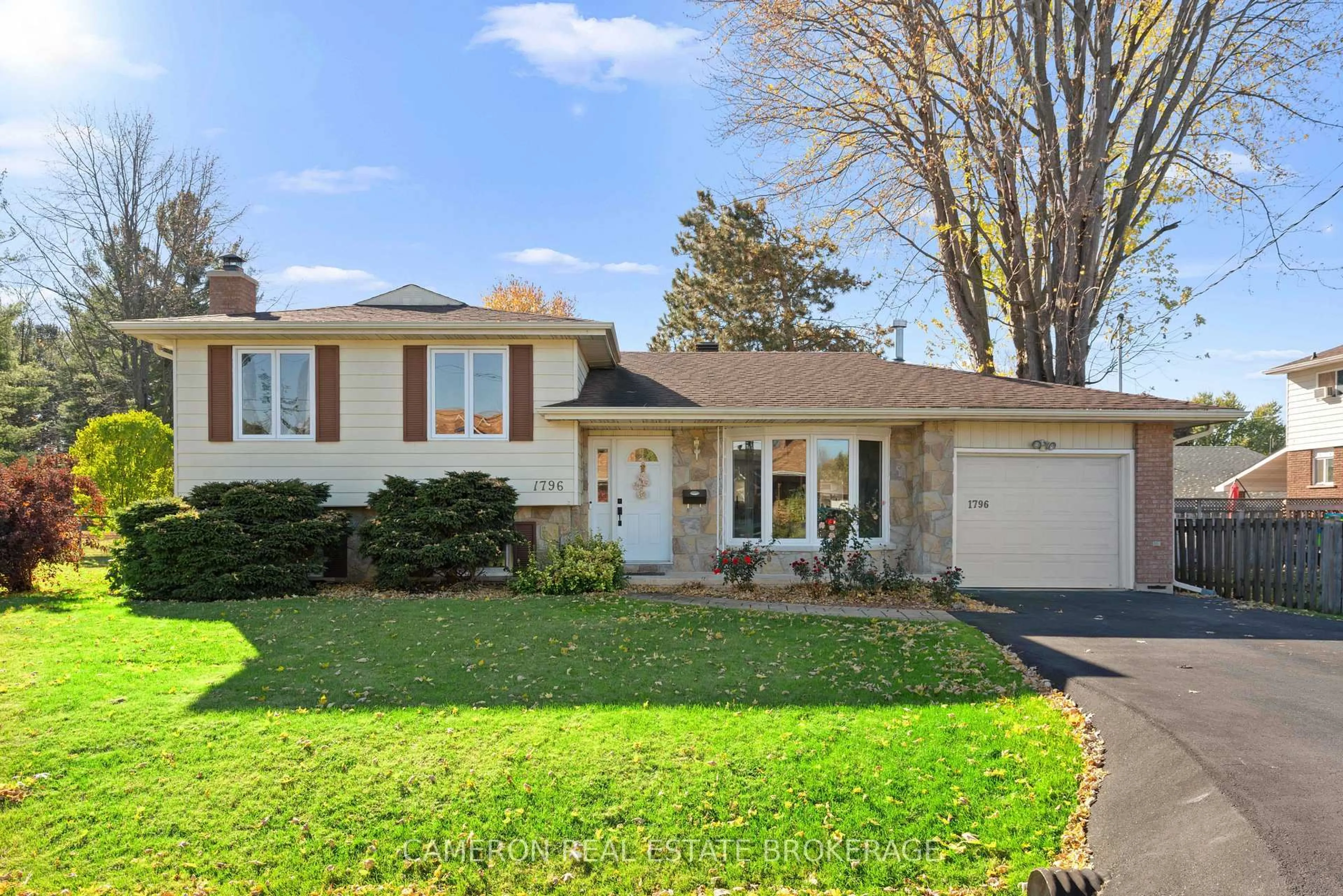 Home with vinyl exterior material, street for 1796 Dewhurst Ave, Cornwall Ontario K6J 5H4