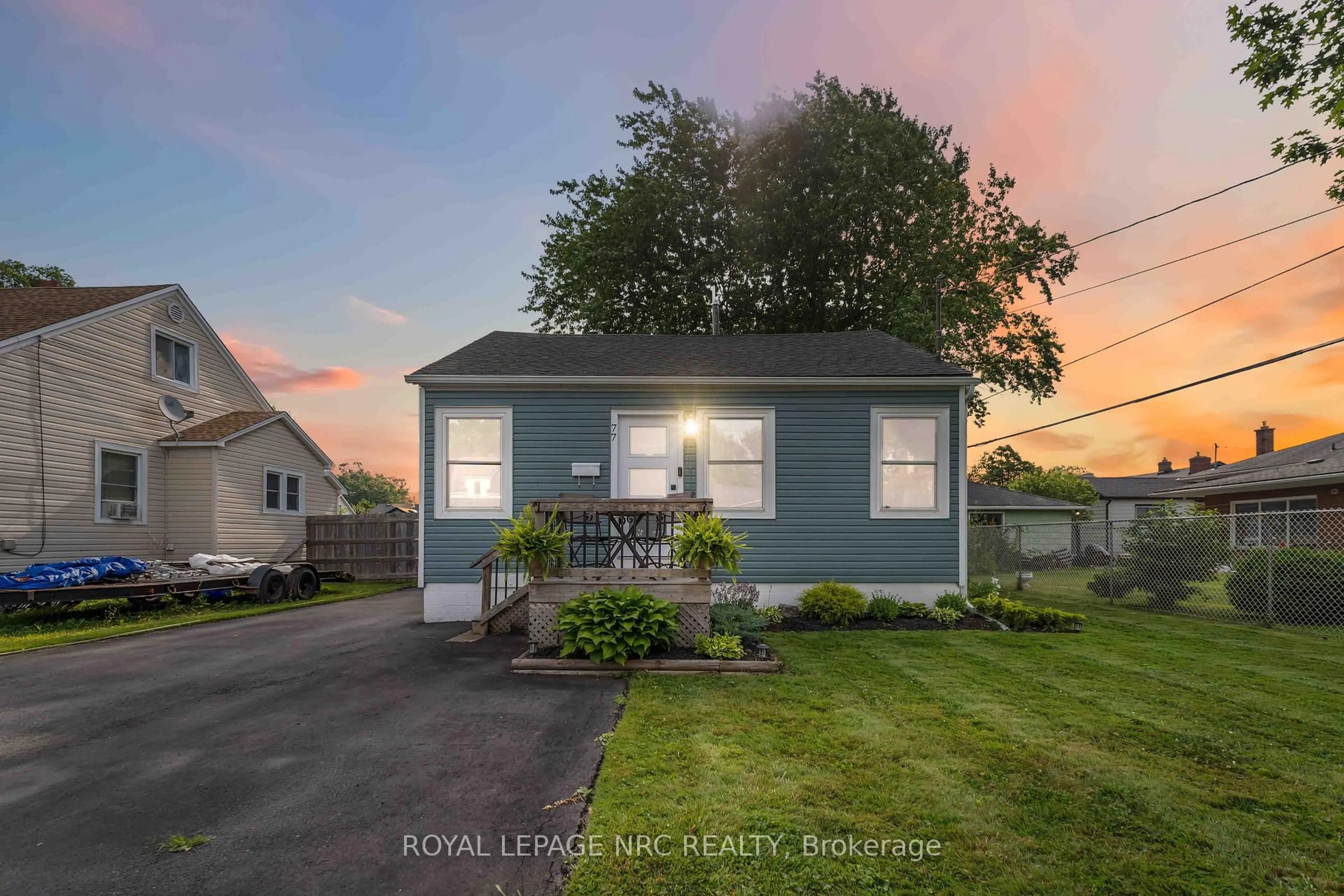 Home with vinyl exterior material, street for 77 Ellen St, Fort Erie Ontario L2A 4C9