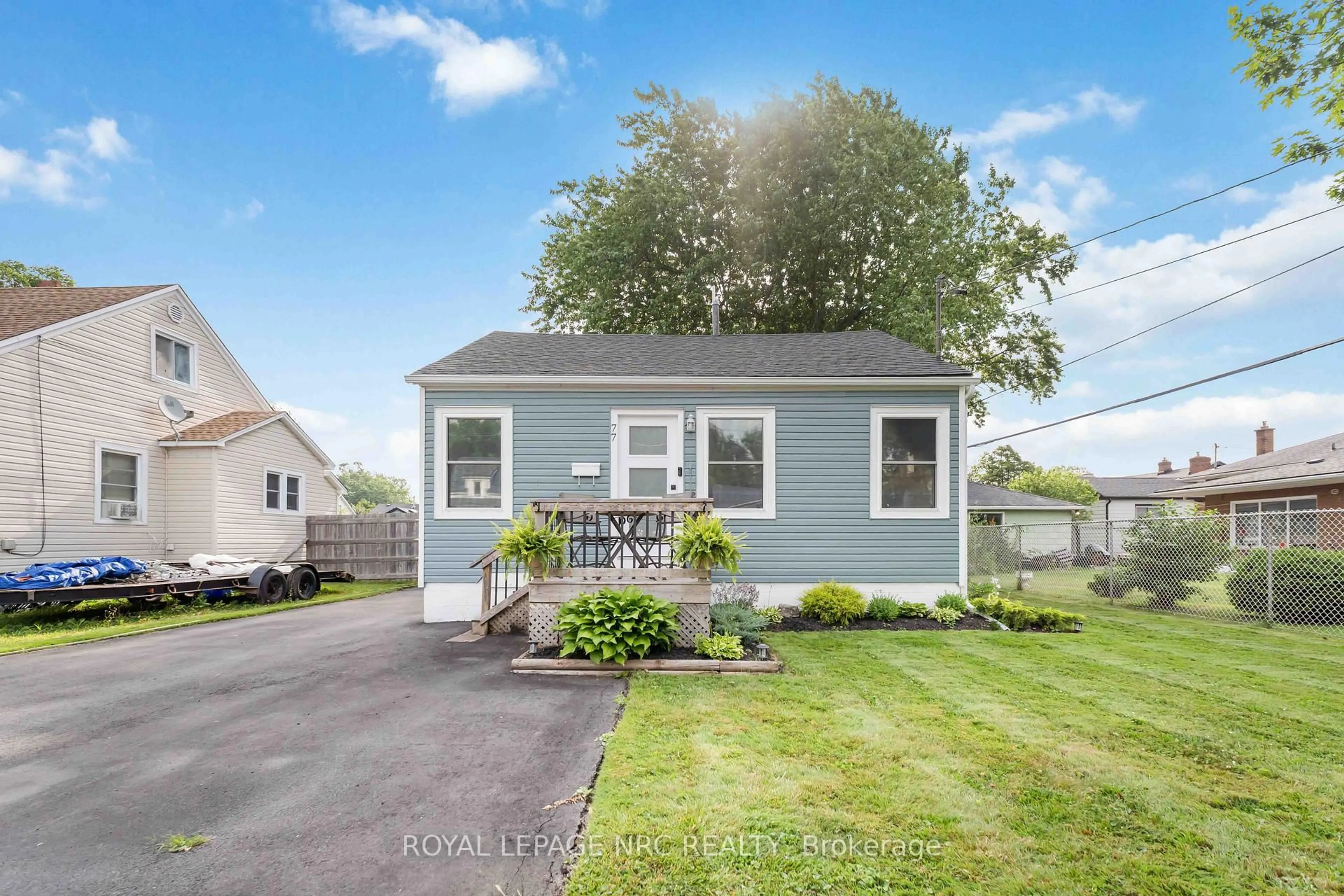 Home with vinyl exterior material, street for 77 Ellen St, Fort Erie Ontario L2A 4C9