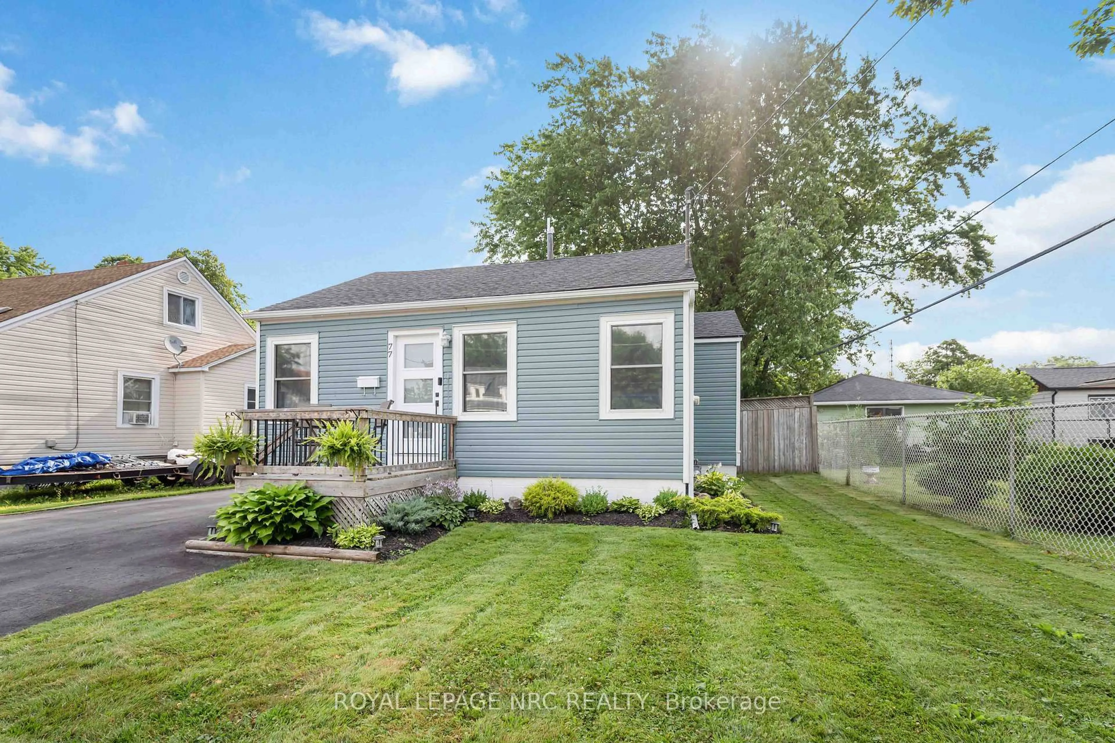 Home with vinyl exterior material, street for 77 Ellen St, Fort Erie Ontario L2A 4C9