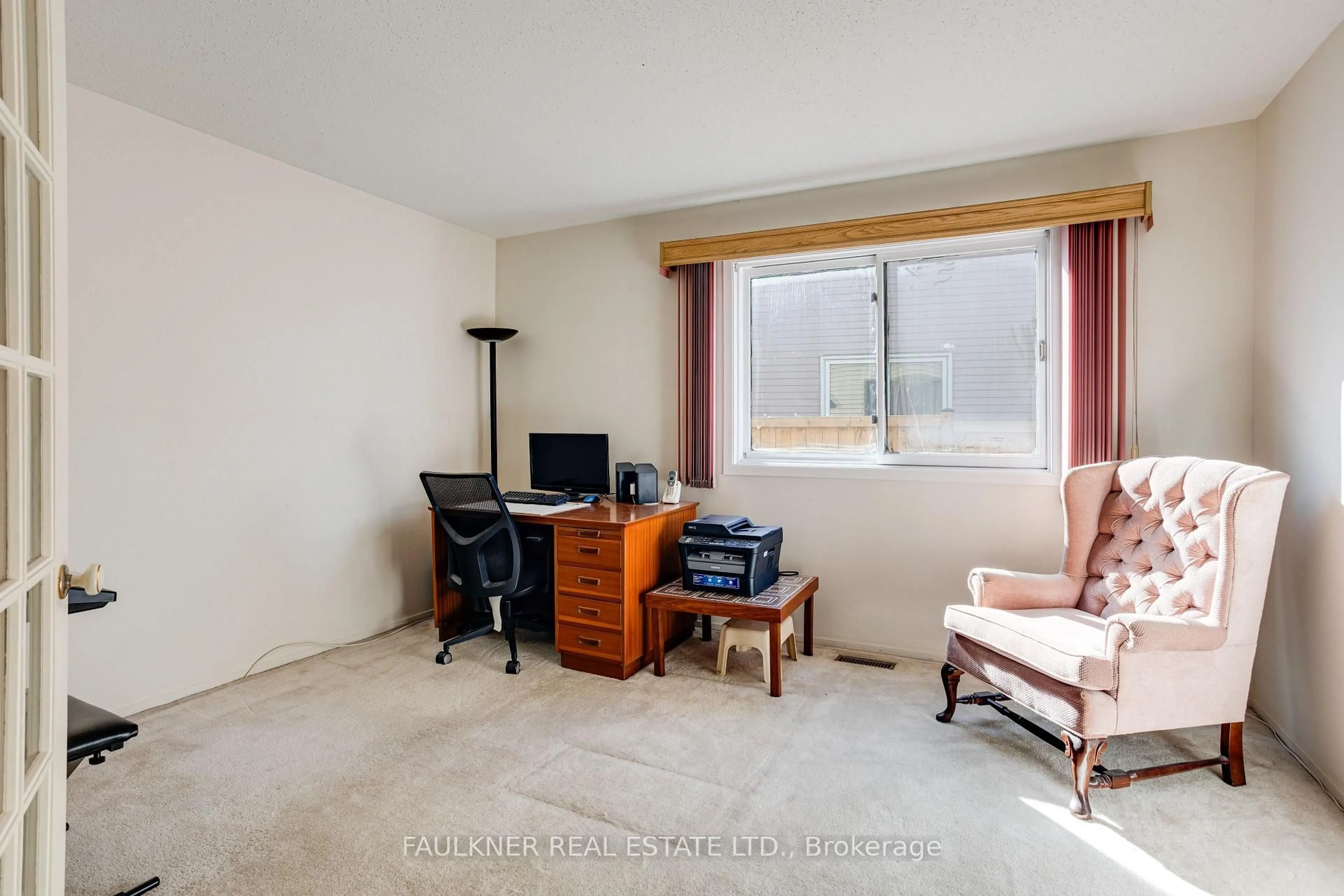 A pic of a room for 1807 Brousseau Cres, Ottawa Ontario K1C 2Y5