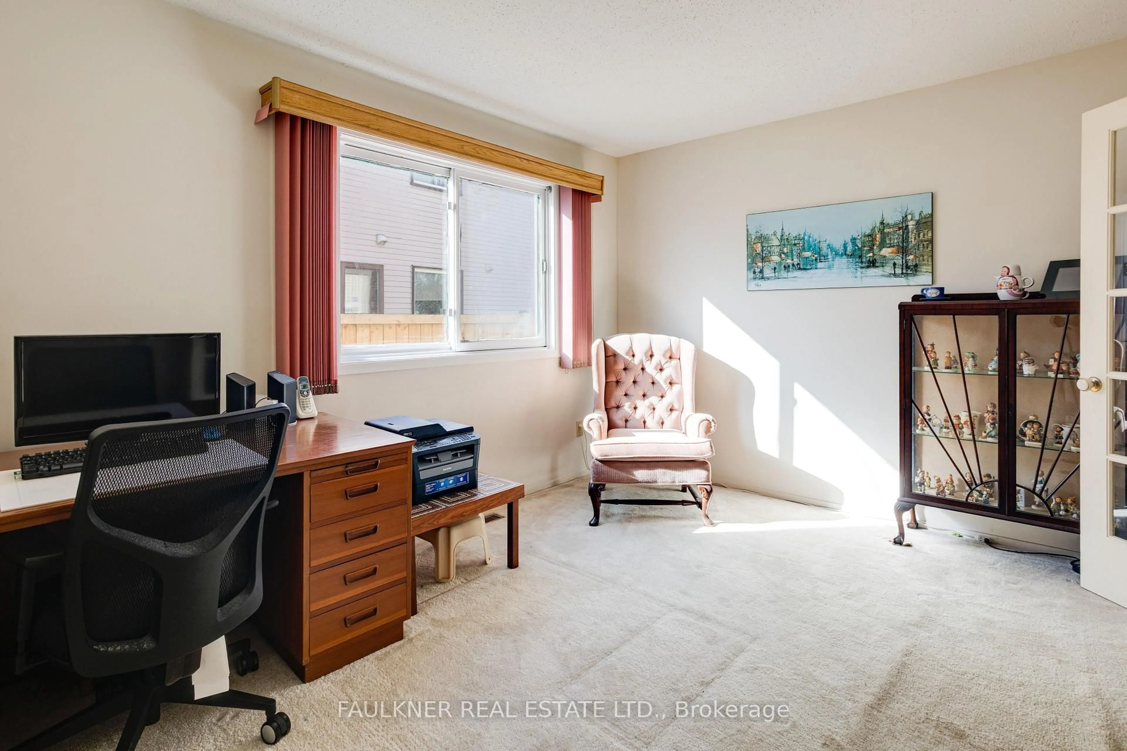 A pic of a room for 1807 Brousseau Cres, Ottawa Ontario K1C 2Y5
