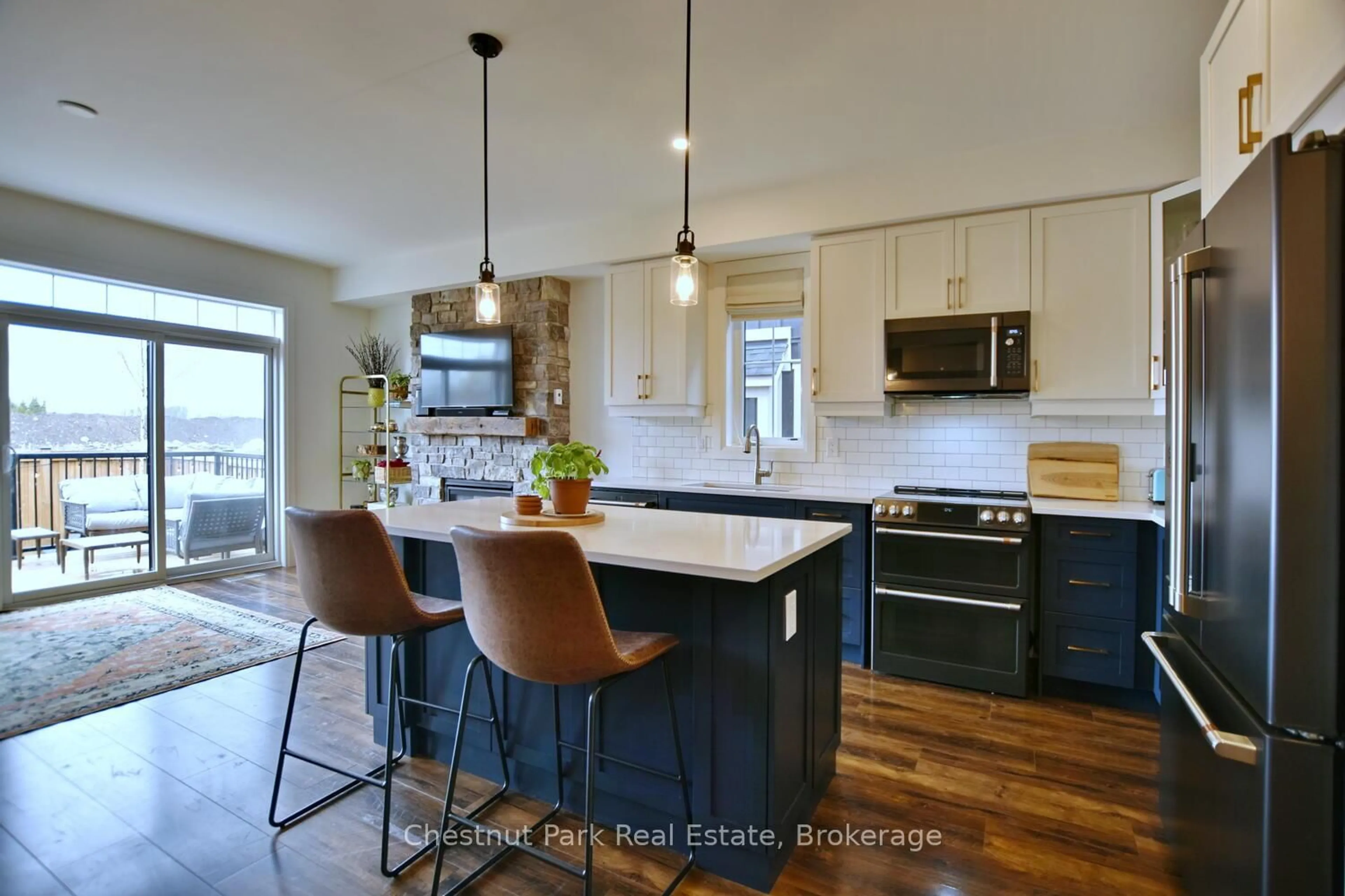 Open concept kitchen, ceramic/tile floor for 146 Red Pine St, Blue Mountains Ontario L9Y 0Z3