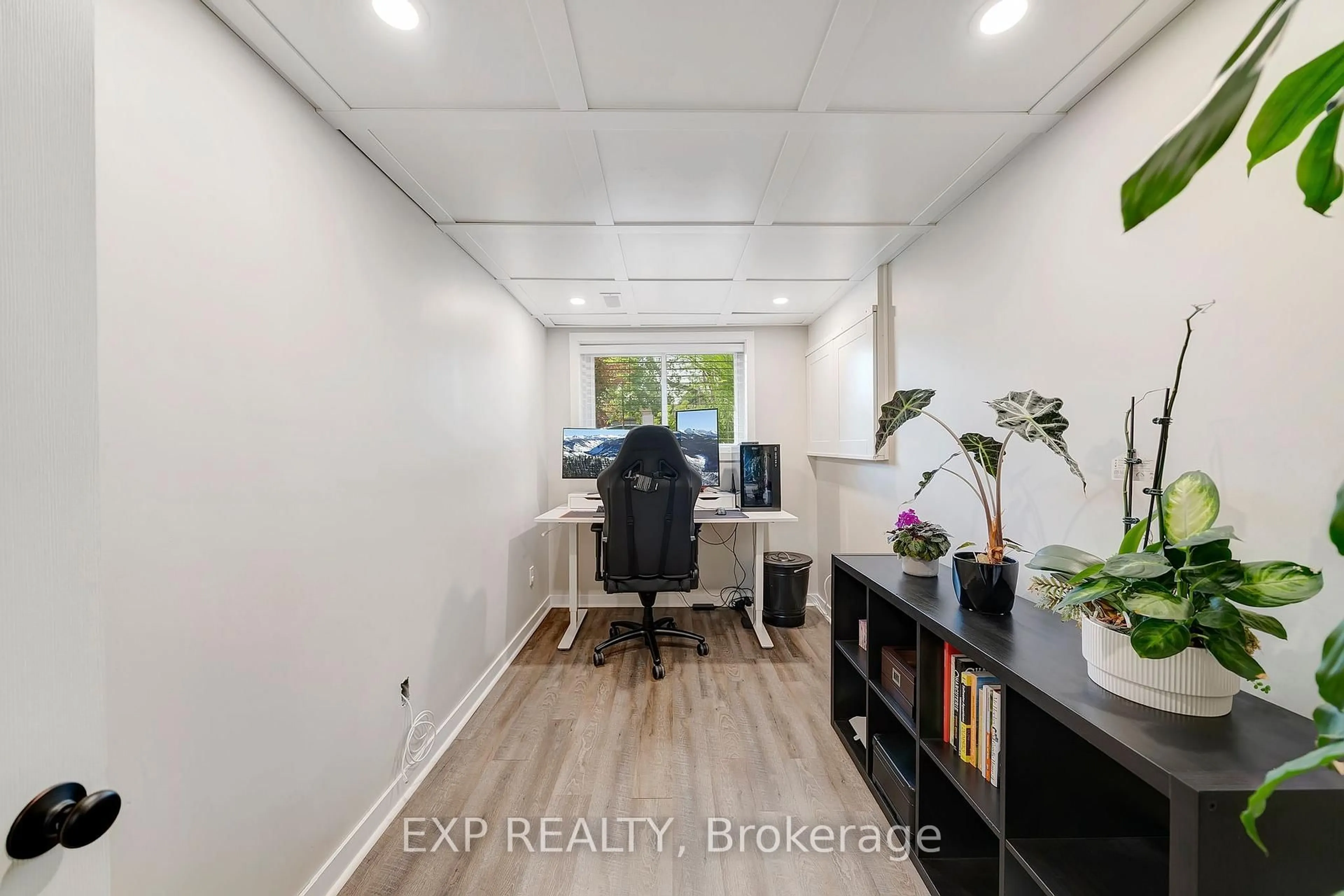 A pic of a room for 44 Royal Orchard Cres, St. Catharines Ontario L2N 4E9