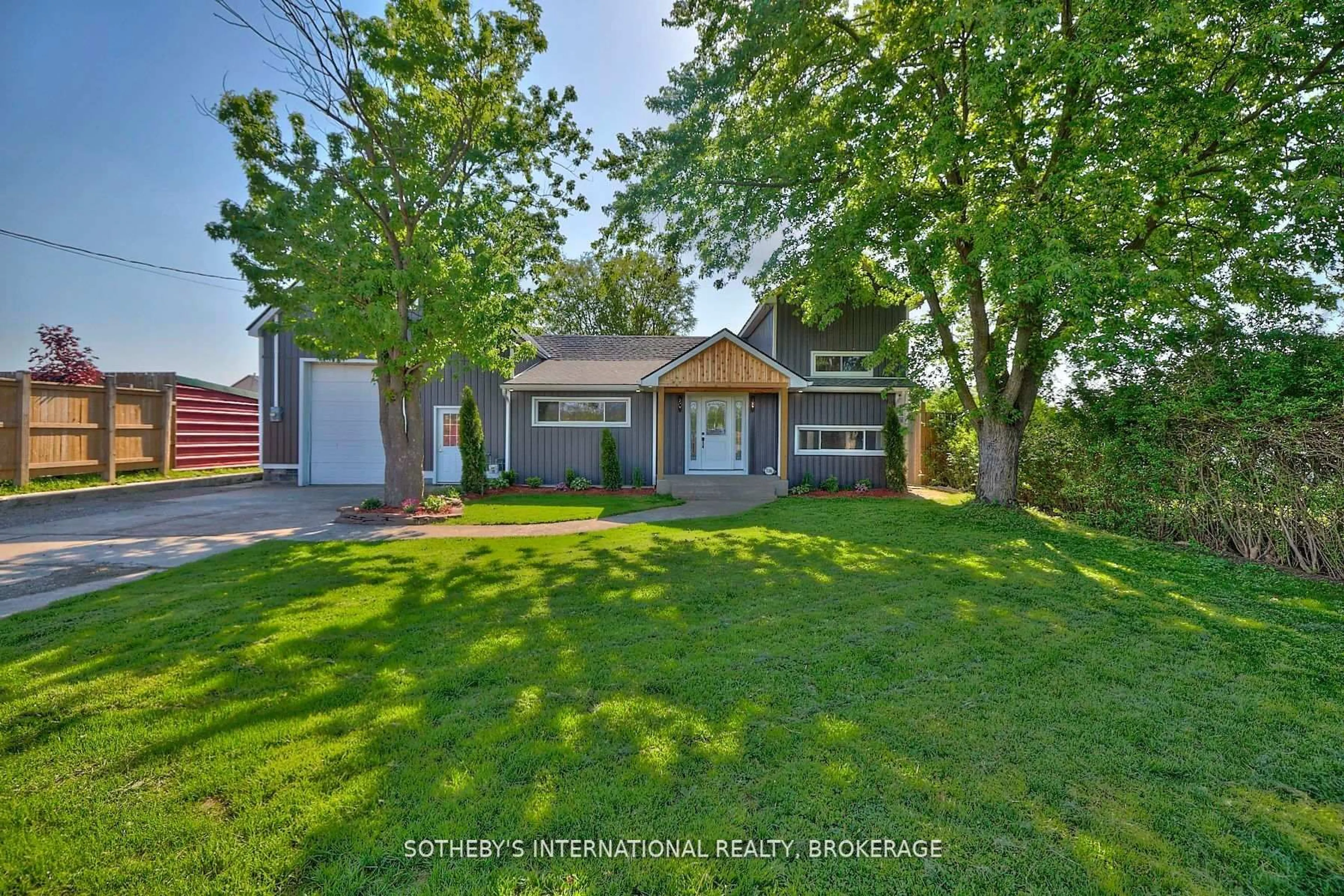 A pic from outside/outdoor area/front of a property/back of a property/a pic from drone, street for 7186 Garner Rd, Niagara Falls Ontario L2H 0X7
