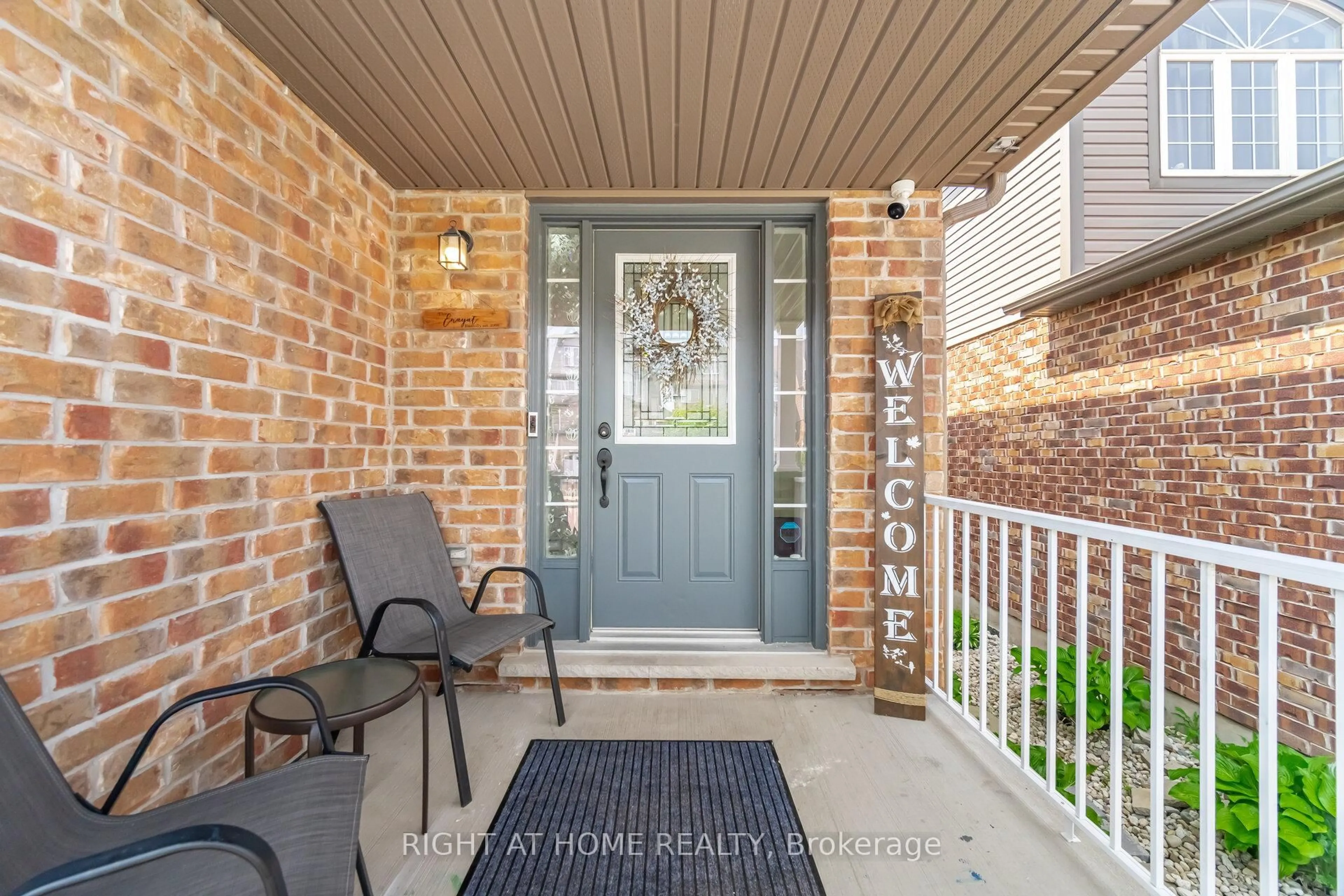 Indoor entryway for 132 Coker Cres, Guelph/Eramosa Ontario N0B 2K0