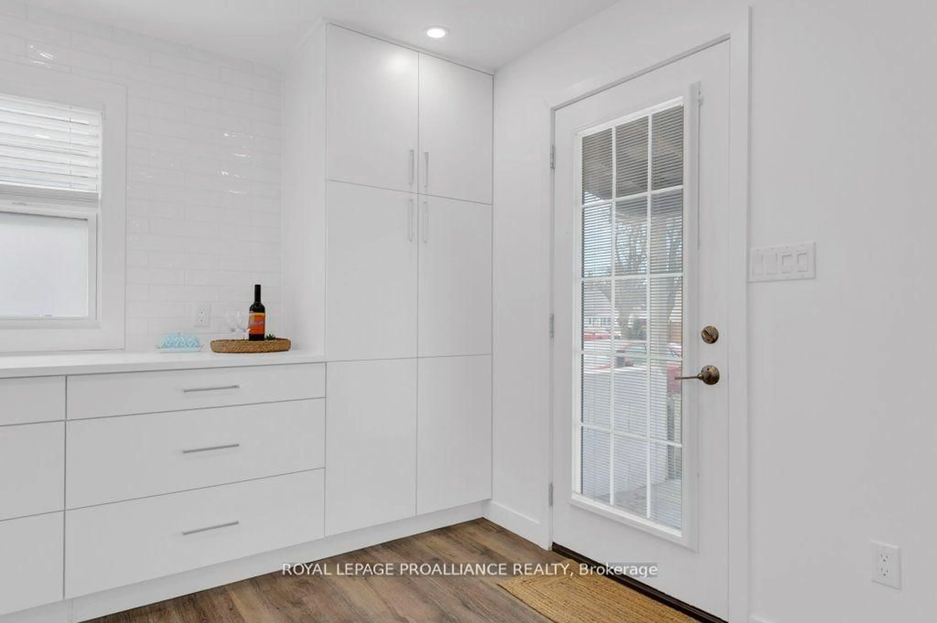 Indoor entryway for 61 Delaney St, Quinte West Ontario K8V 4L7