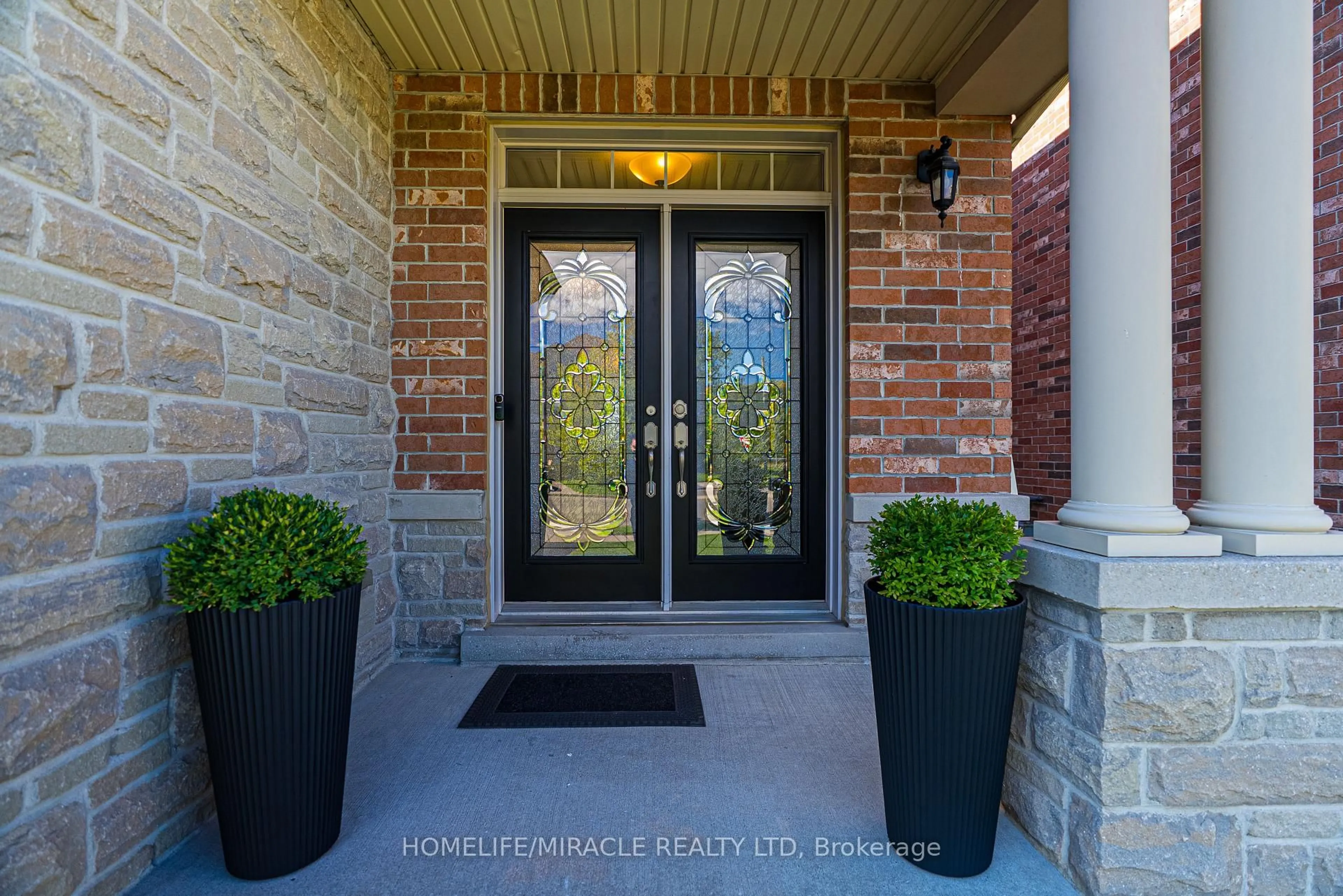 Indoor entryway for 8 Summerberry Way, Hamilton Ontario L9B 0G2