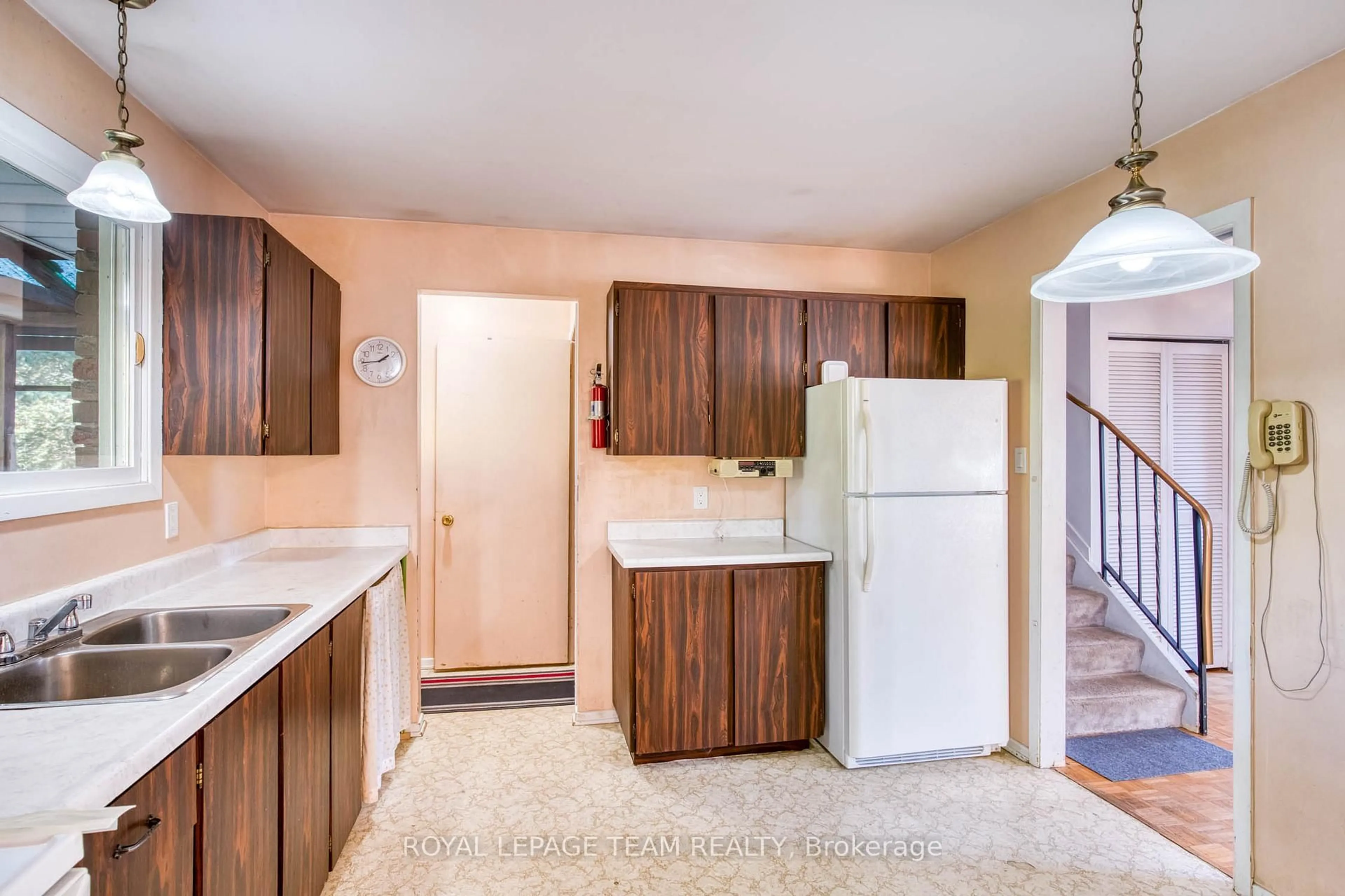 Standard kitchen, unknown for 1674 Burnt Lands Rd, Carp Ontario K0A 1L0