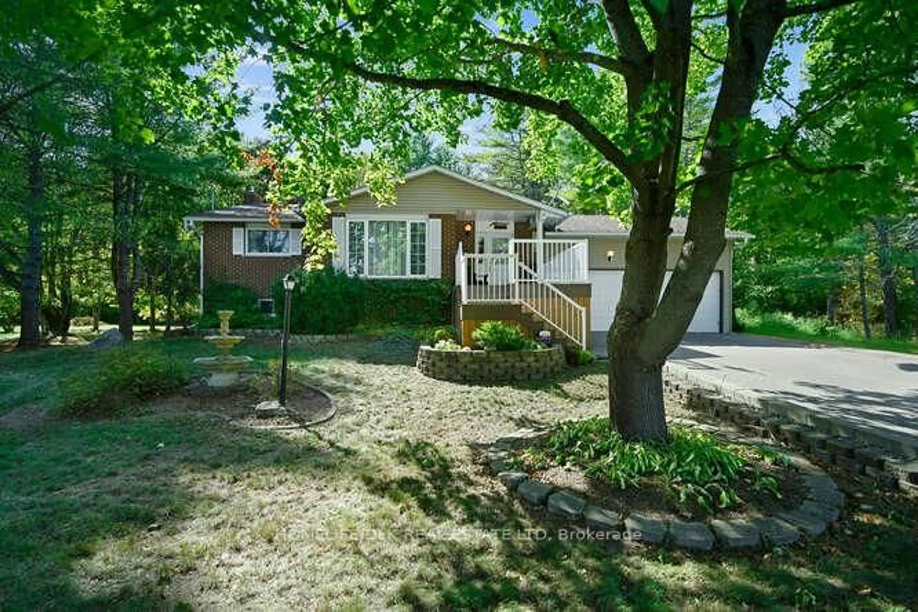 A pic from outside/outdoor area/front of a property/back of a property/a pic from drone, street for 224 County Rd 5 Rd, Front of Yonge Ontario K0E 1R0