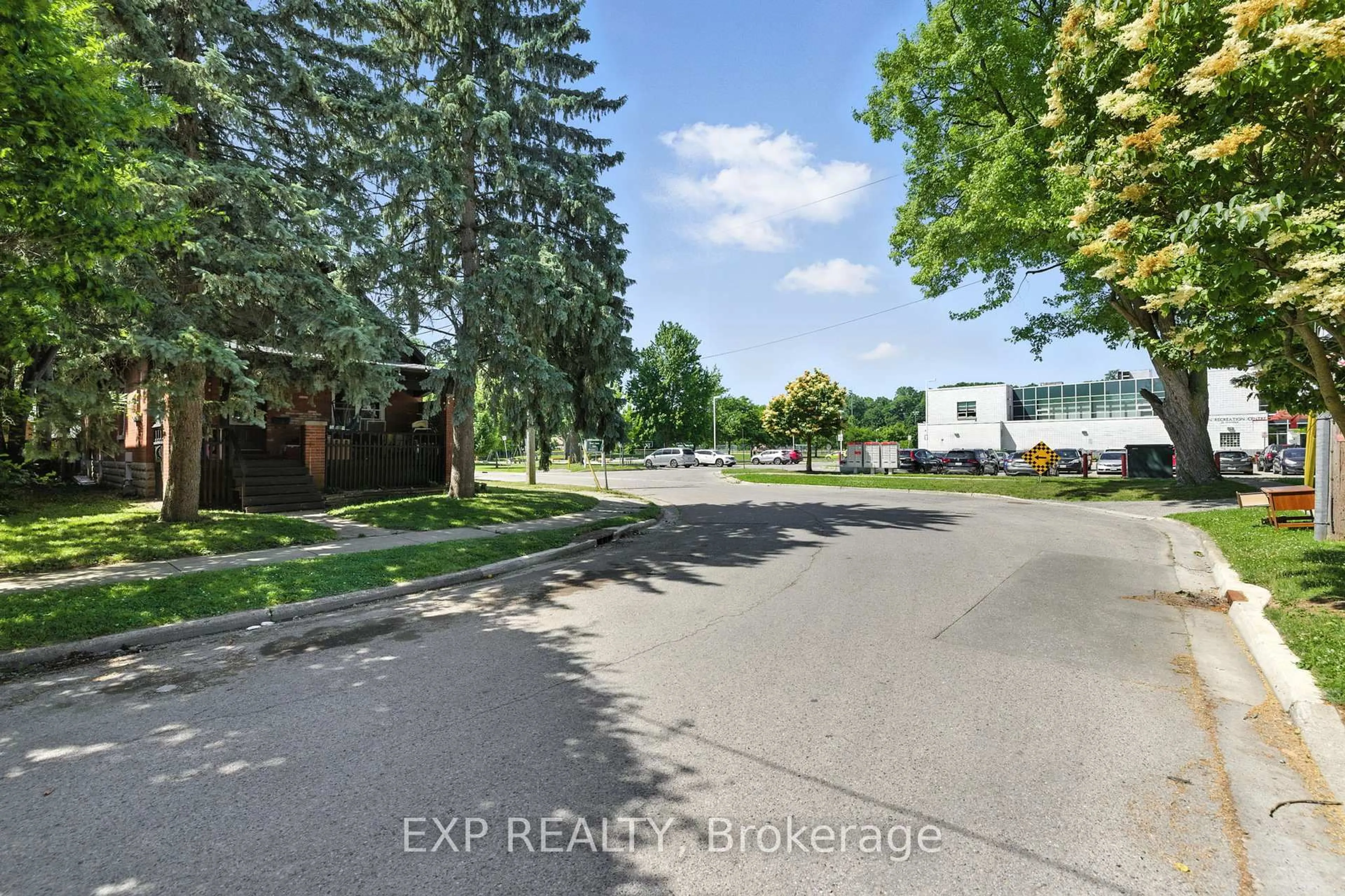 A pic from outside/outdoor area/front of a property/back of a property/a pic from drone, street for 20 Barrington Ave, London North Ontario N6H 1J9