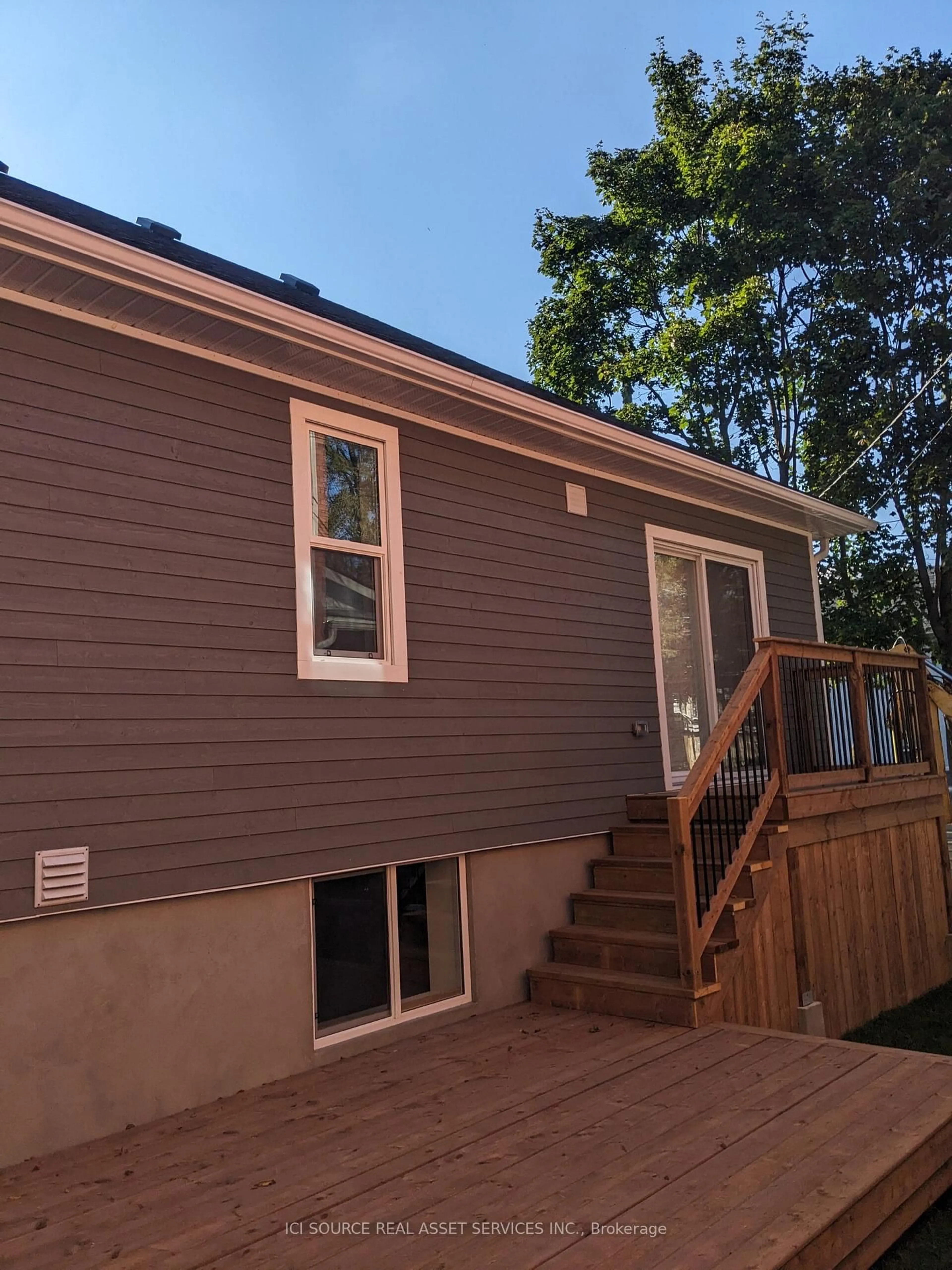 Home with vinyl exterior material, unknown for 58 Martin Ave, Guelph Ontario N1G 1Z9