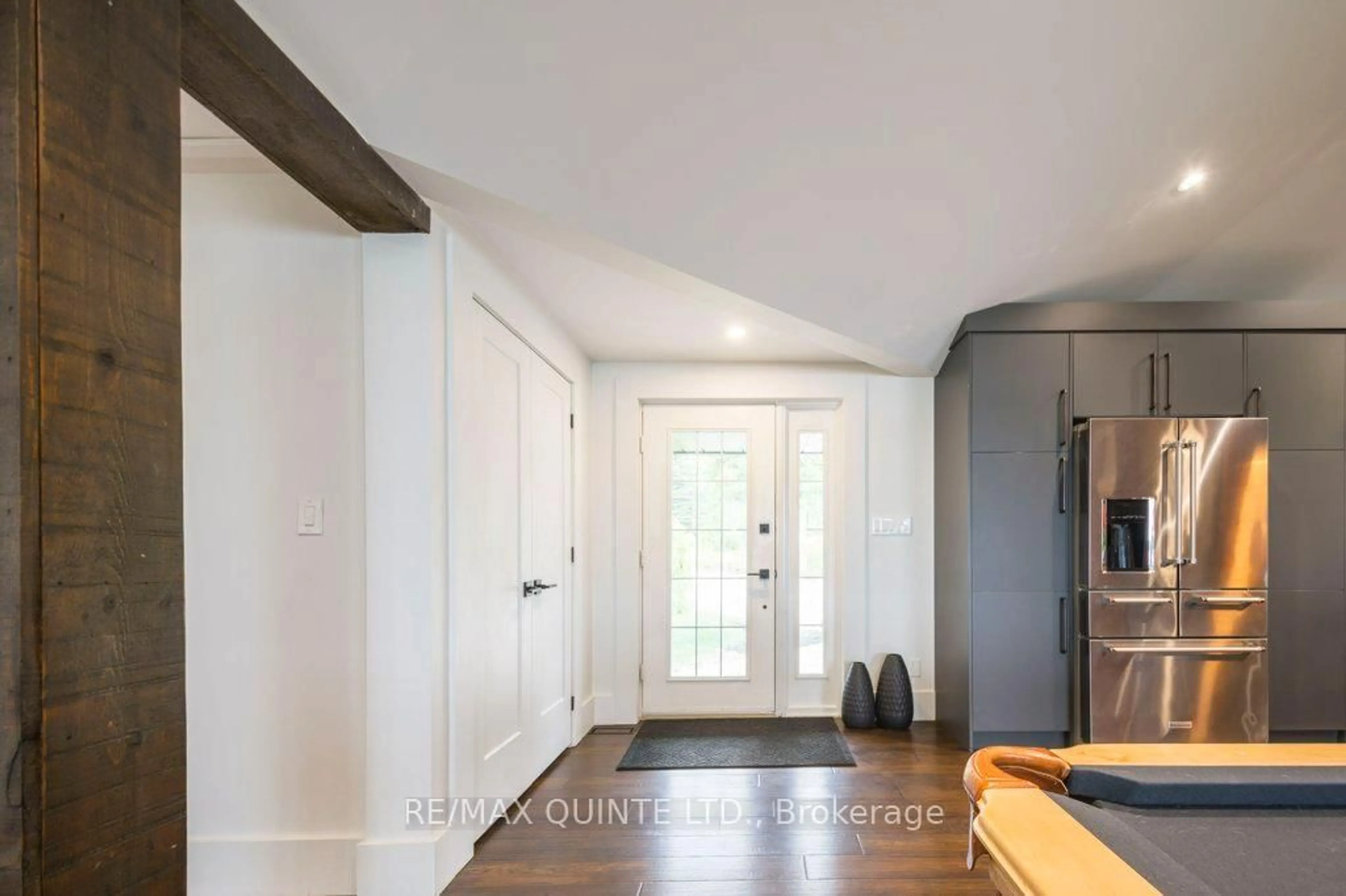 Indoor entryway for 1190 County 3 Rd, Prince Edward County Ontario K8N 4Z1