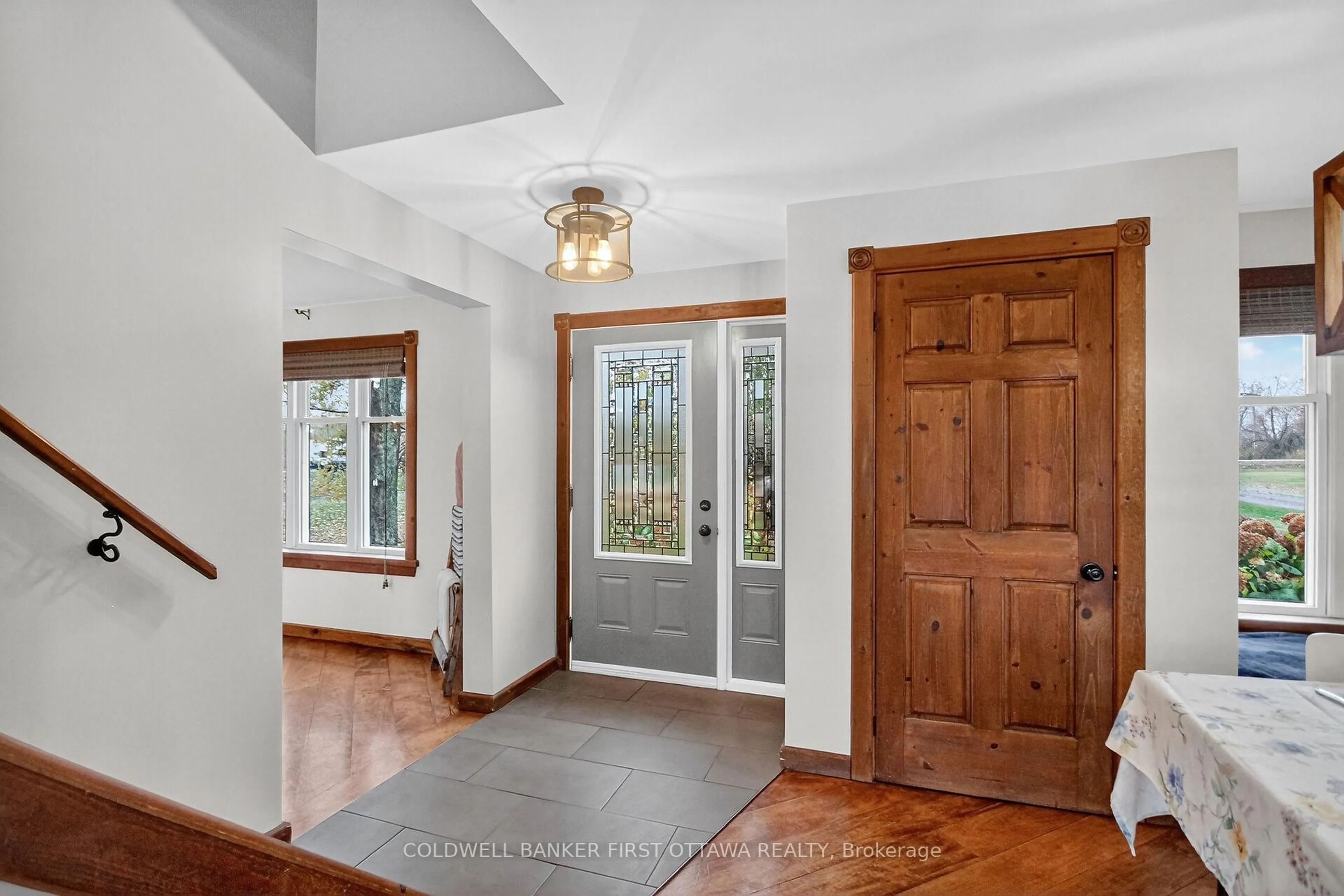 Indoor entryway for 2889 Swale Rd, Greely Ontario K4P 1N2