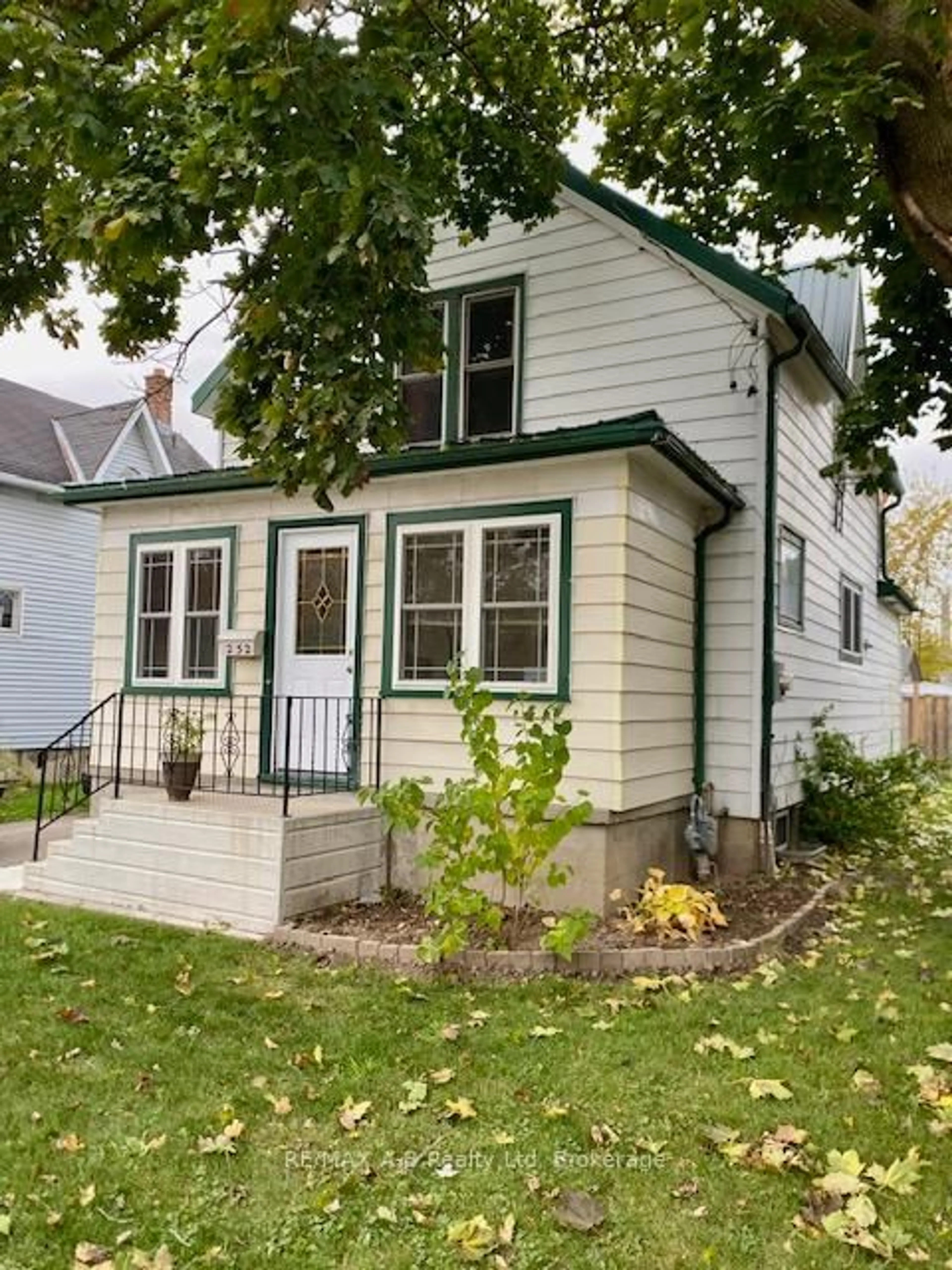 Home with vinyl exterior material, street for 252 Romeo St, Stratford Ontario N5A 4T5