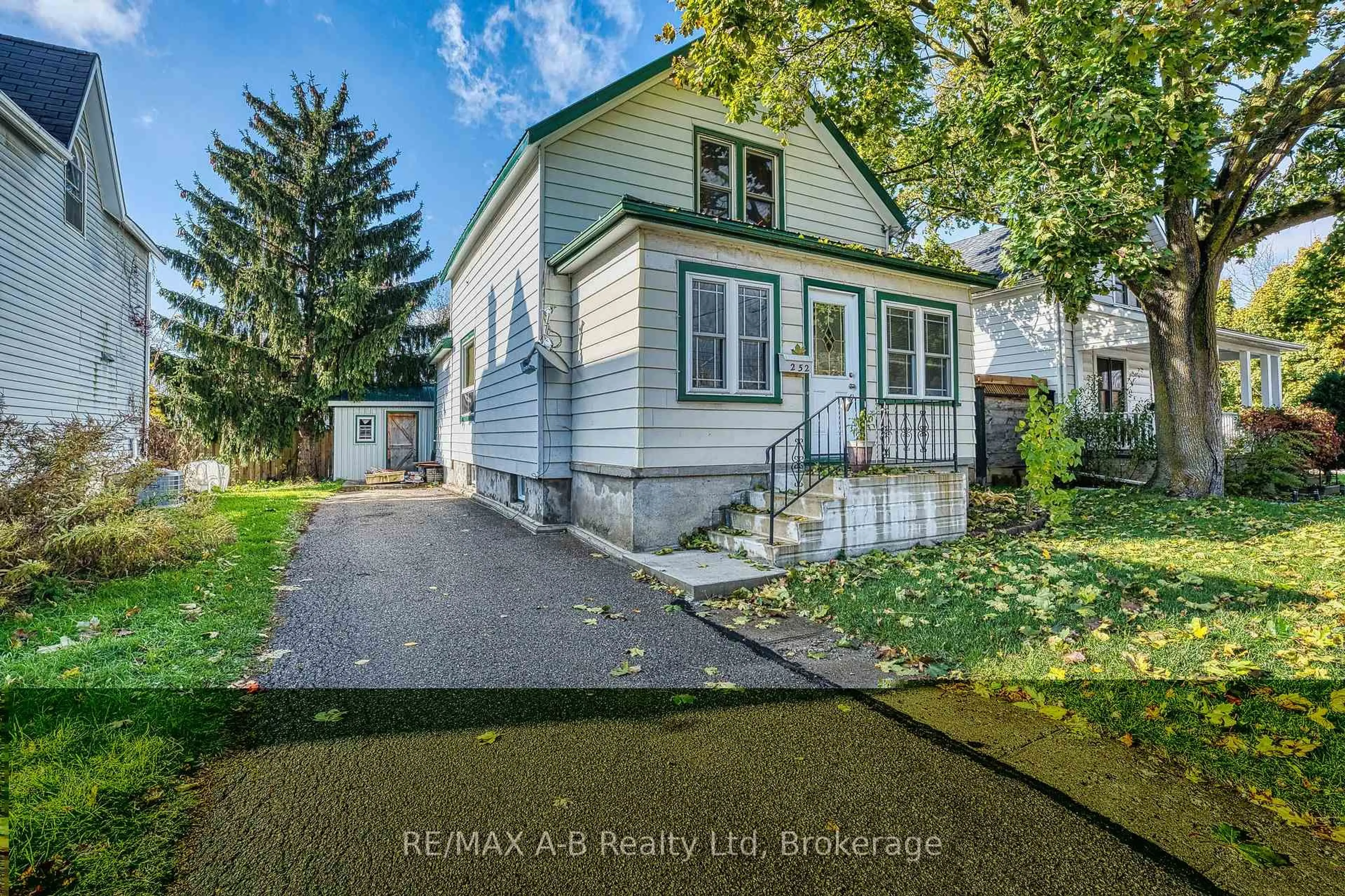 A pic from outside/outdoor area/front of a property/back of a property/a pic from drone, street for 252 Romeo St, Stratford Ontario N5A 4T5
