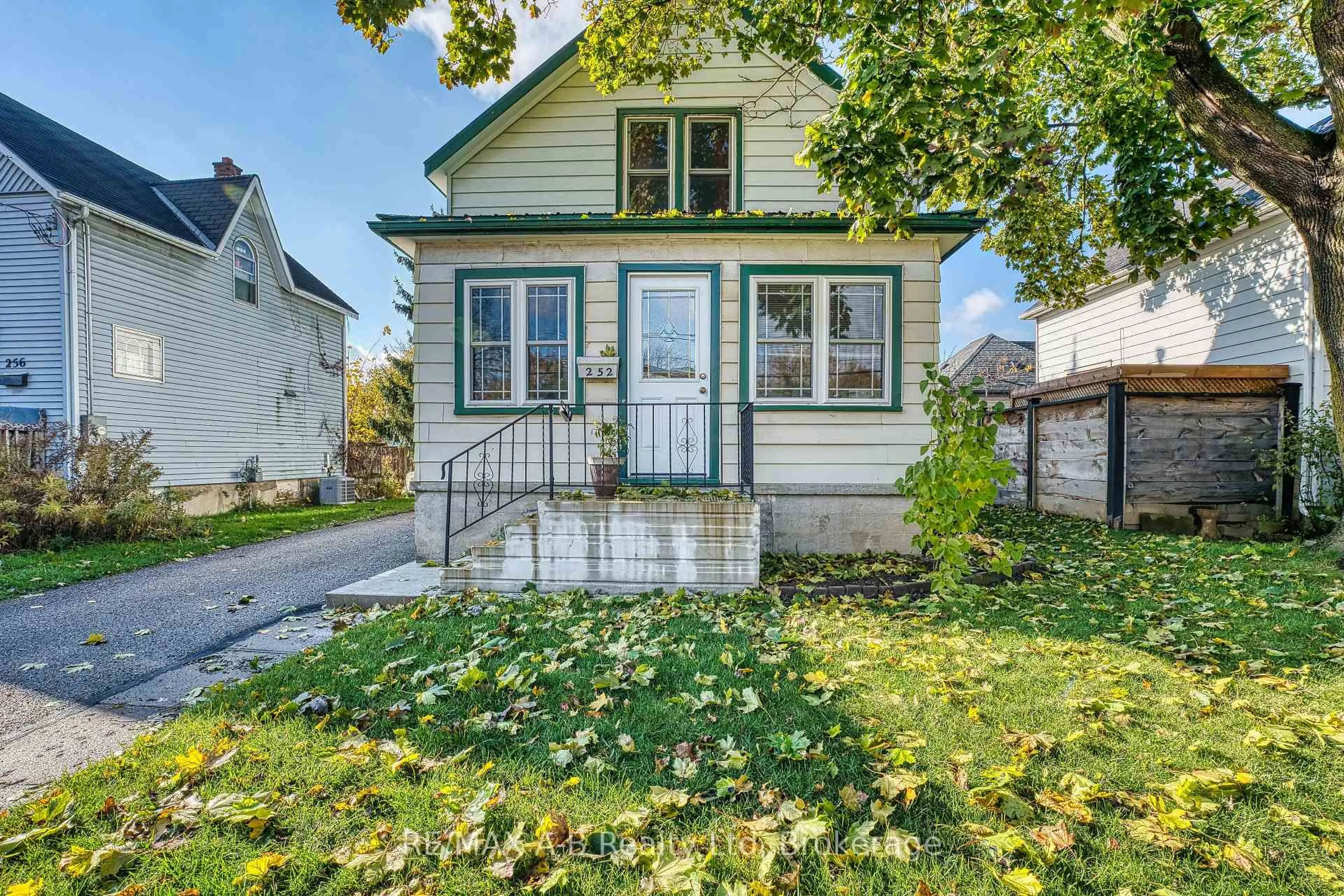 Home with vinyl exterior material, street for 252 Romeo St, Stratford Ontario N5A 4T5