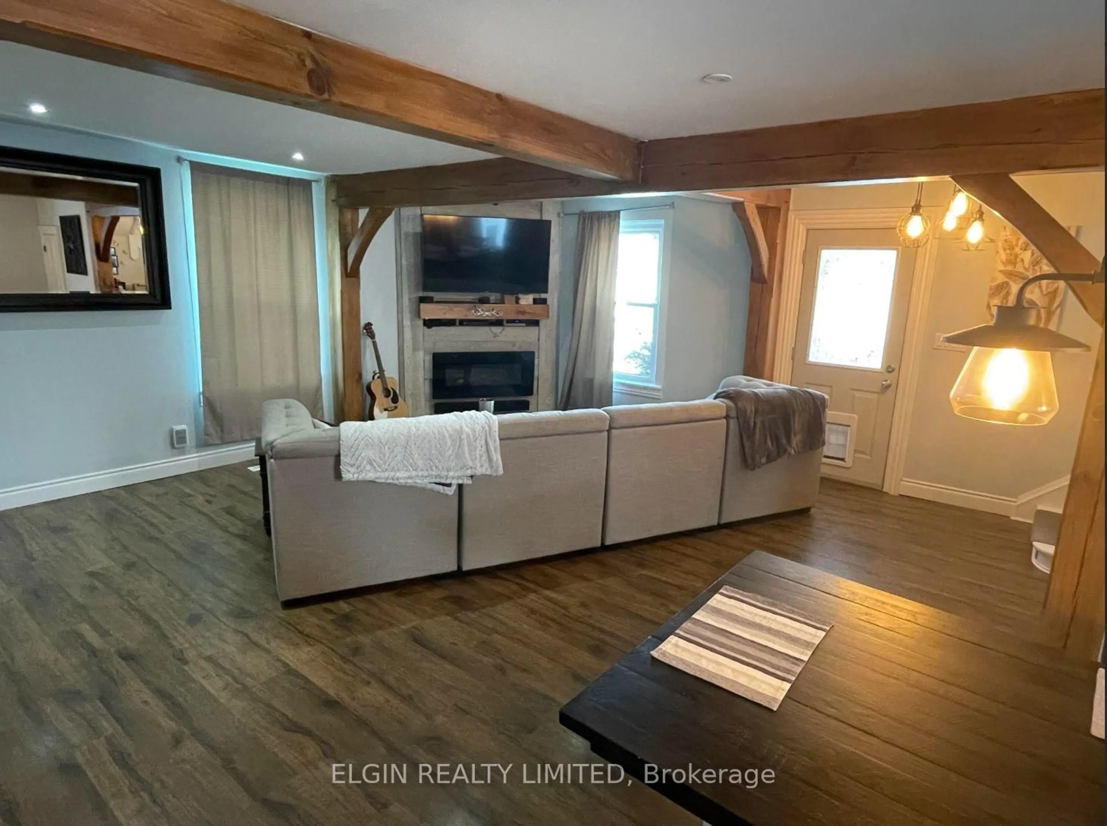 Living room with furniture, wood/laminate floor for 115 Balaclava St, St. Thomas Ontario N5P 3C8