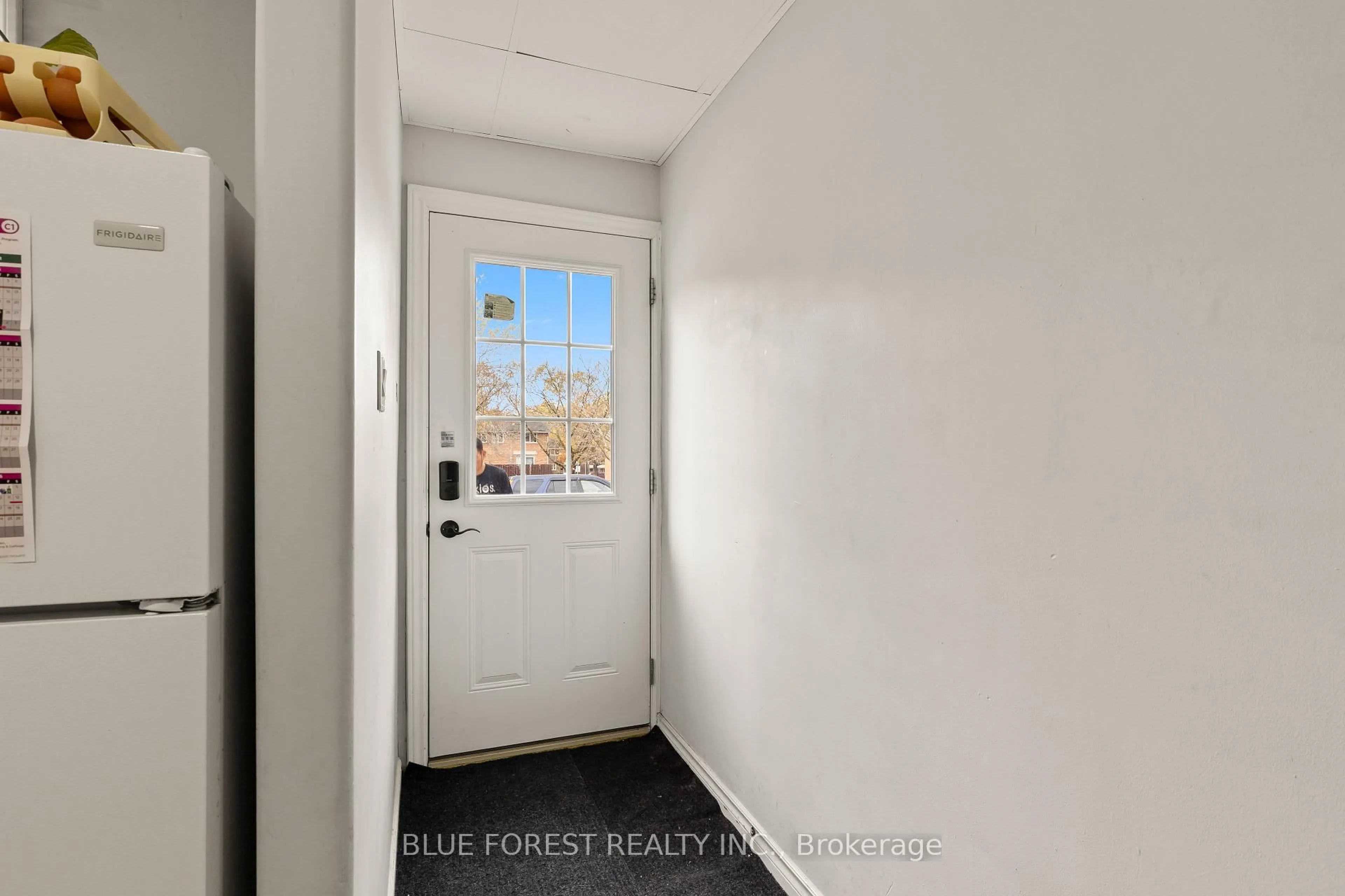 Indoor entryway for 63 Arbour Glen Cres, London East Ontario N5Y 1Z9