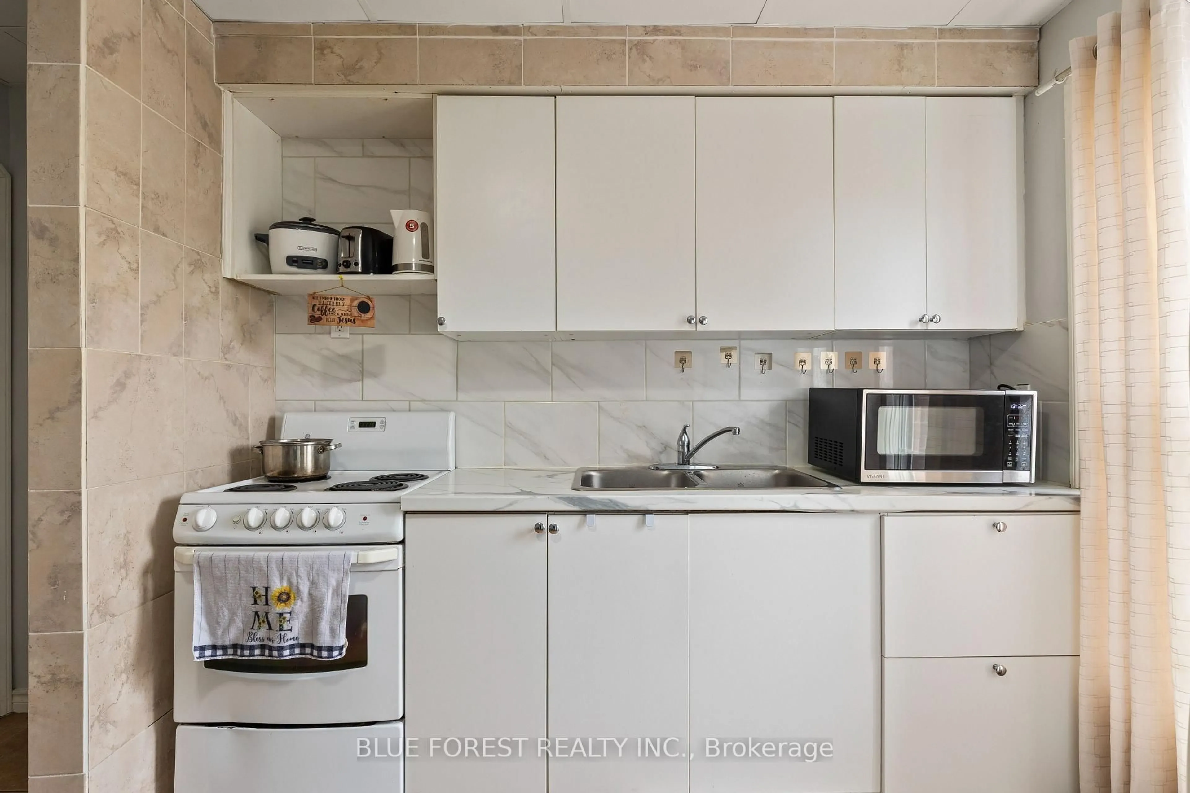 Standard kitchen, unknown for 63 Arbour Glen Cres, London East Ontario N5Y 1Z9