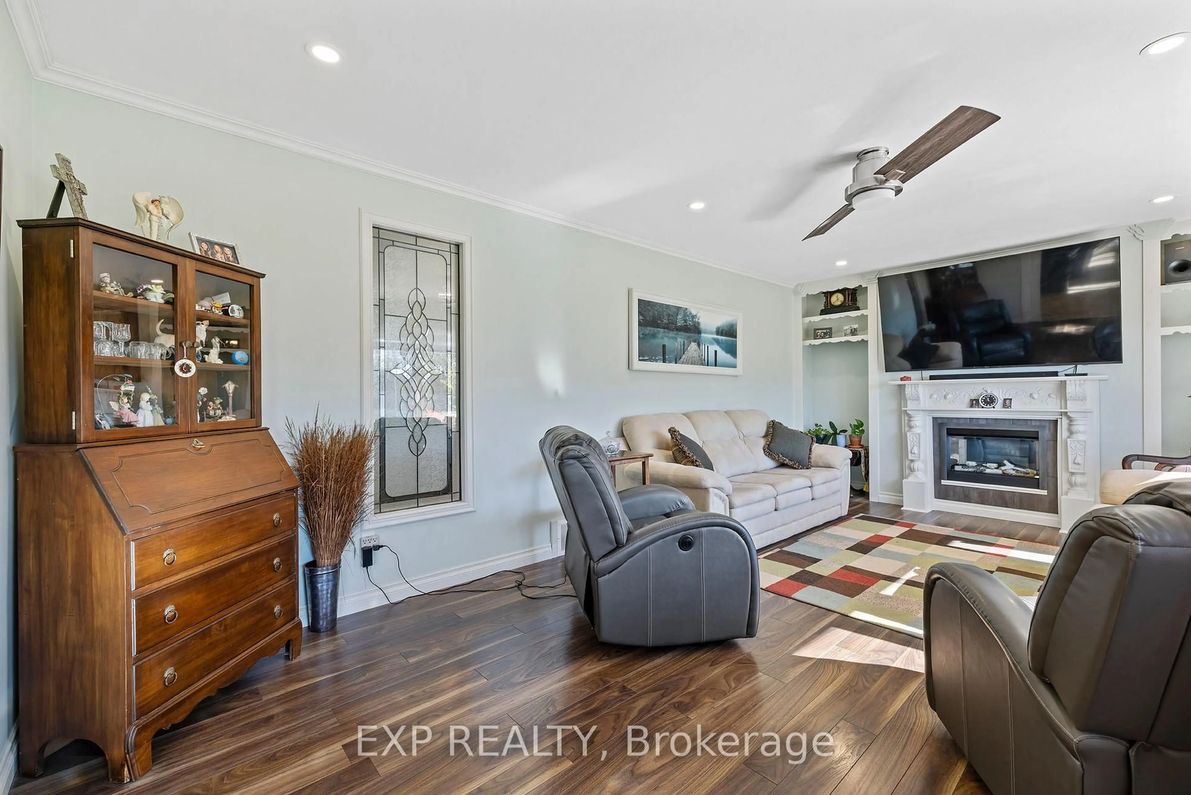 Living room with furniture, unknown for 1637 Windham 7, R. R. #3 Rd, Norfolk Ontario N0E 1V0