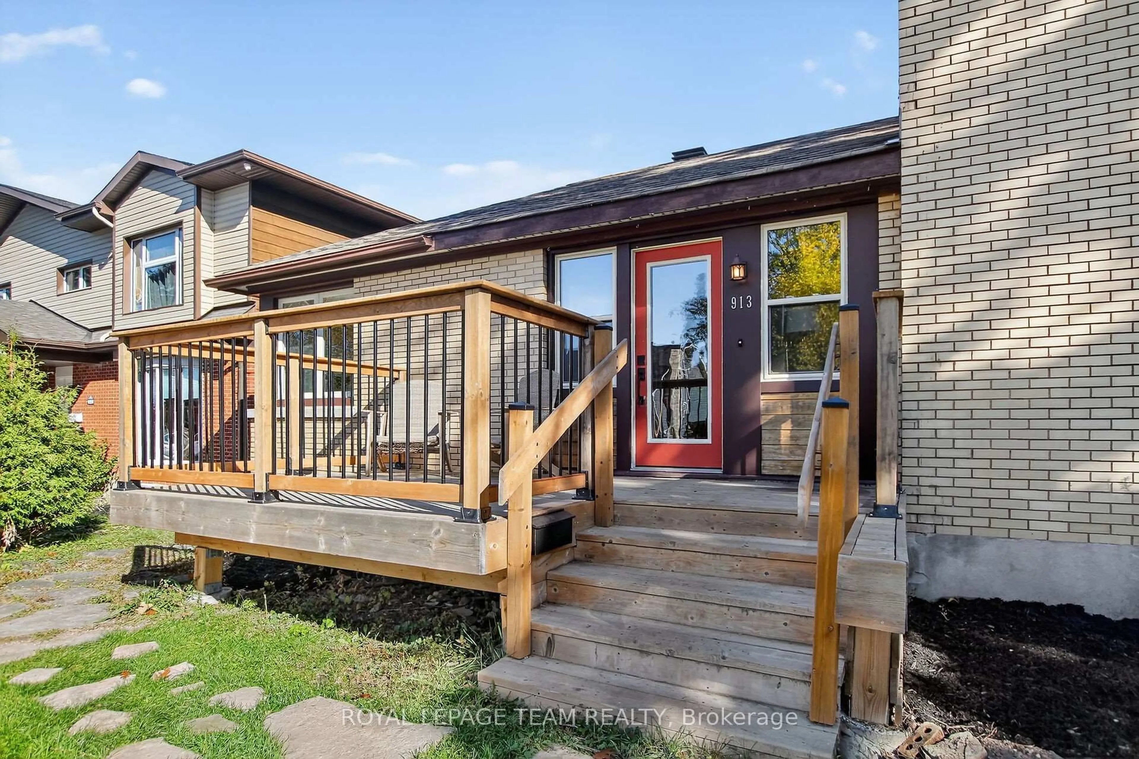 Home with brick exterior material, street for 913 Rex Ave, Ottawa Ontario K2A 2P6