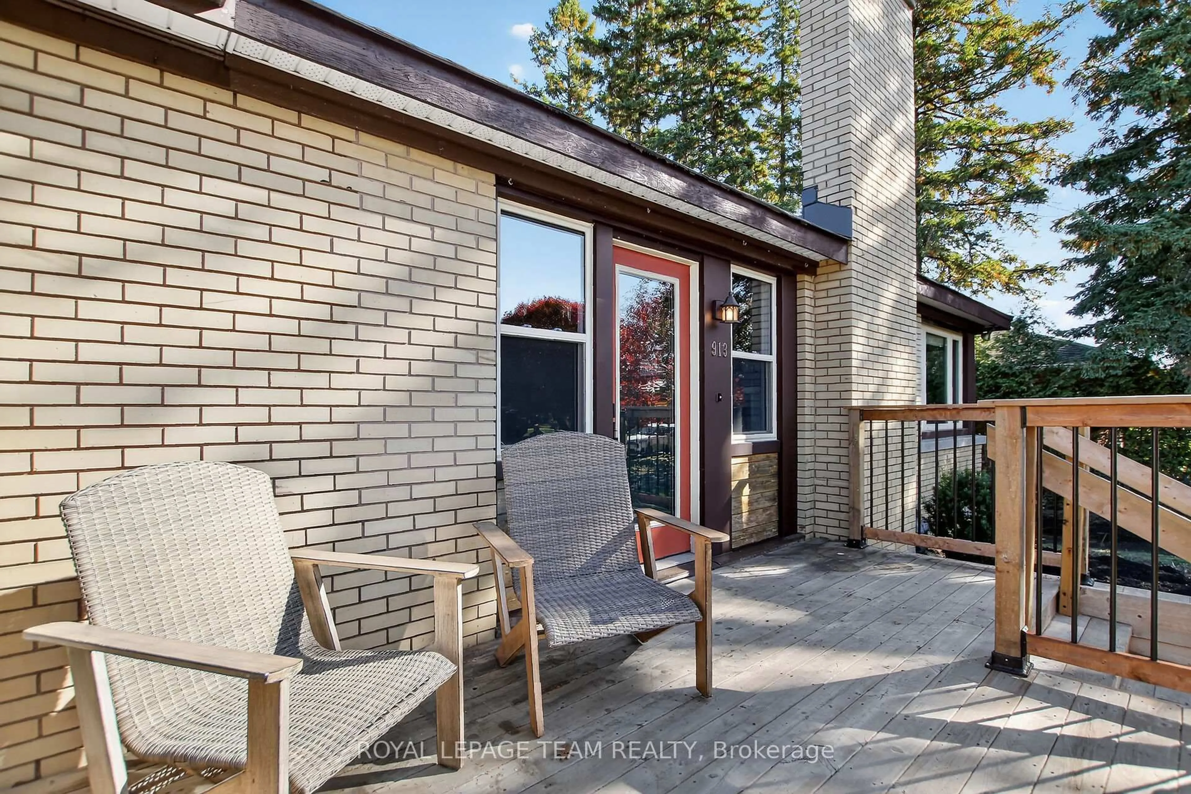 Unknown for 913 Rex Ave, Ottawa Ontario K2A 2P6