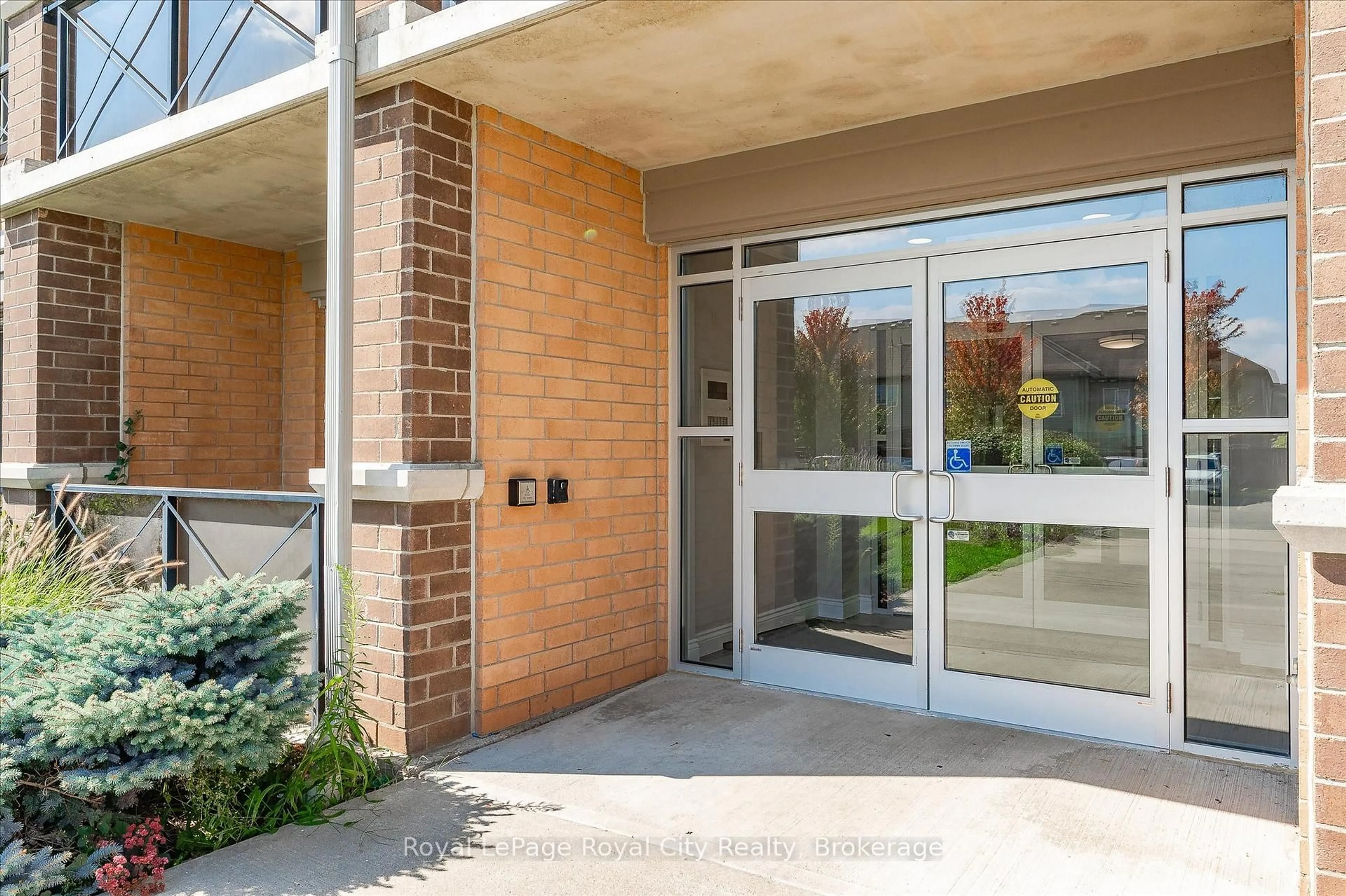 Indoor foyer for 2 Colonial Dr #207, Guelph Ontario N1L 0K8