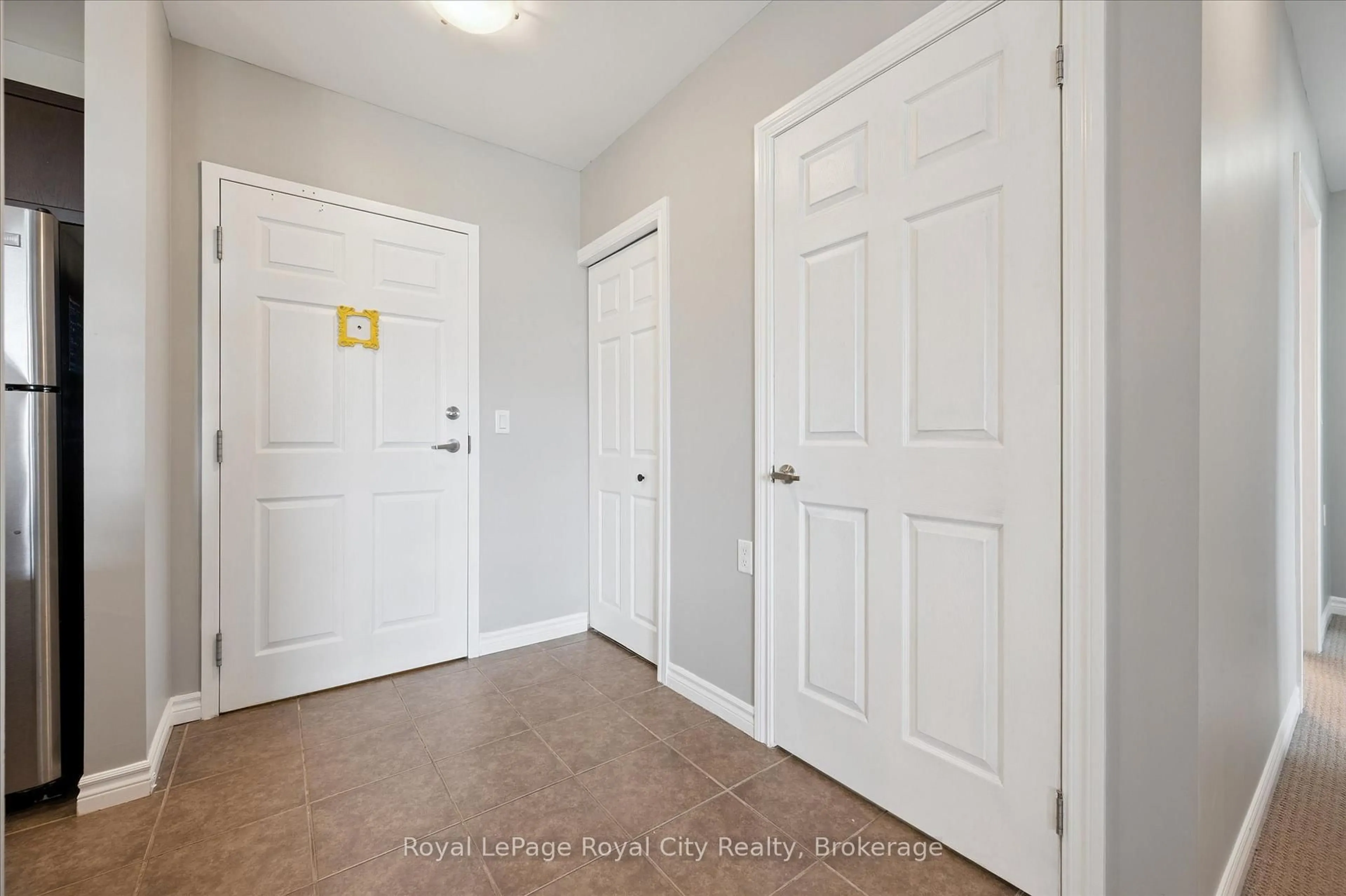 Indoor entryway for 2 Colonial Dr #207, Guelph Ontario N1L 0K8