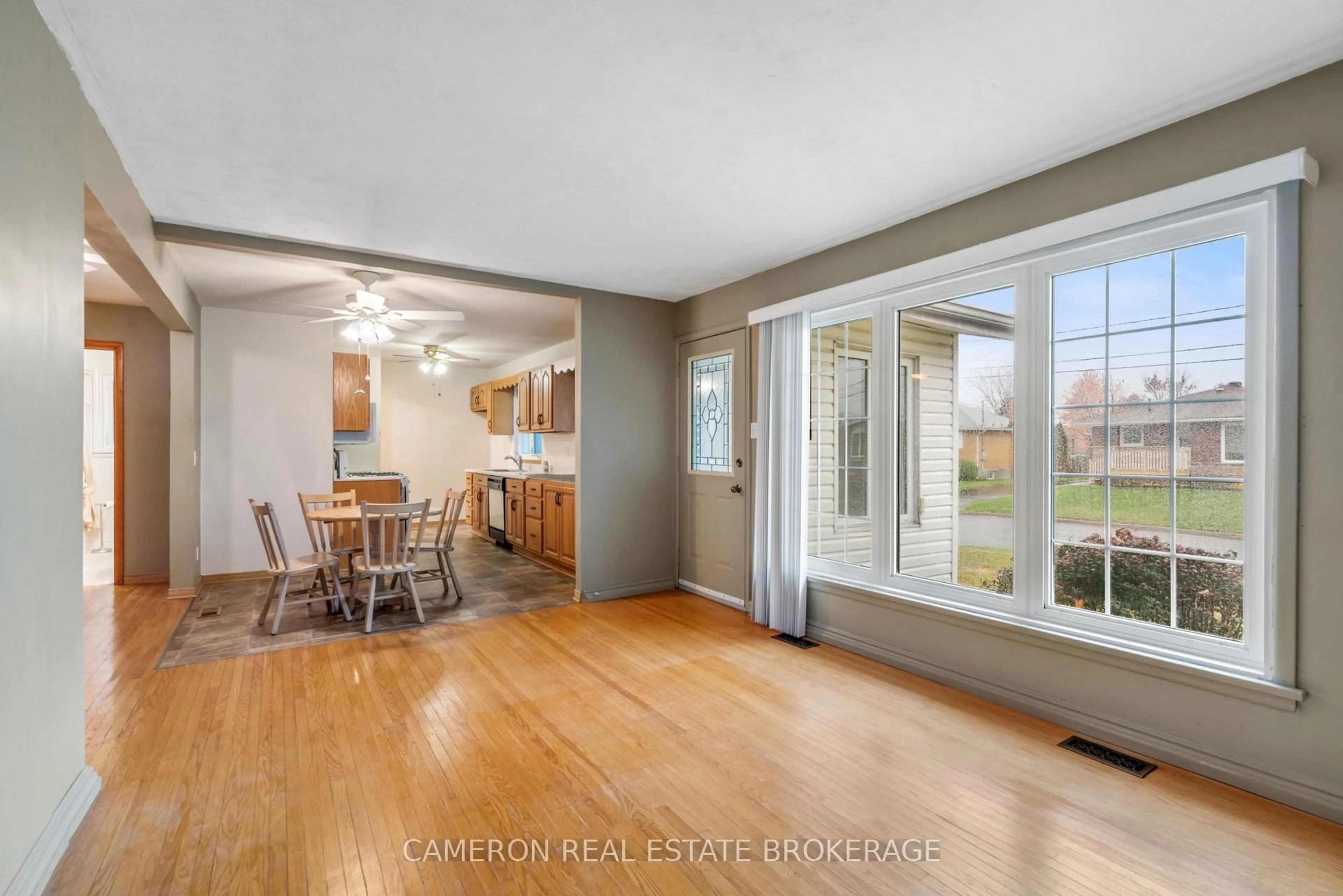 Open concept kitchen, unknown for 1337 Julie St, Cornwall Ontario K6H 3M1