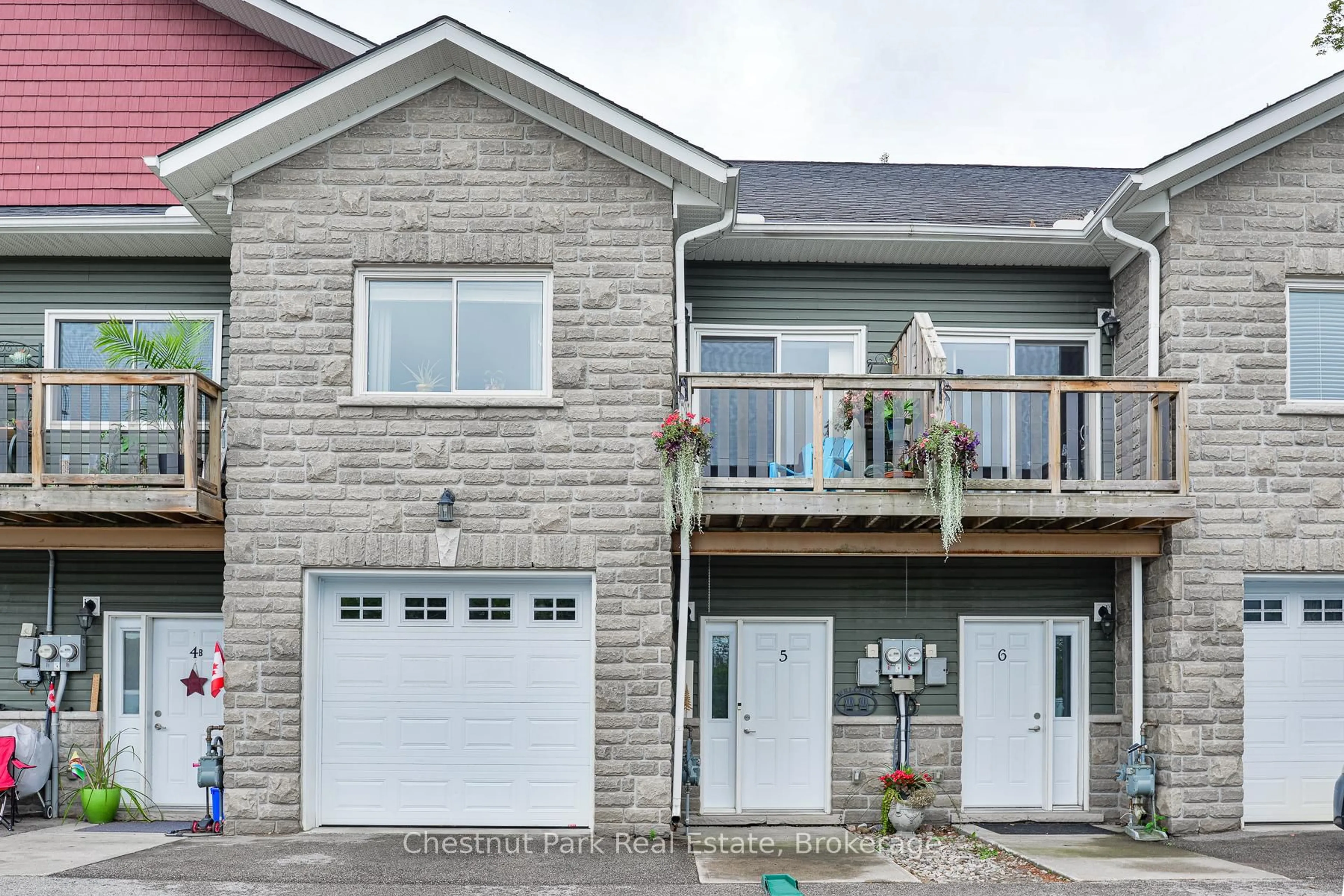 Home with vinyl exterior material, street for 99 Main St #5, Huntsville Ontario P1H 1X1