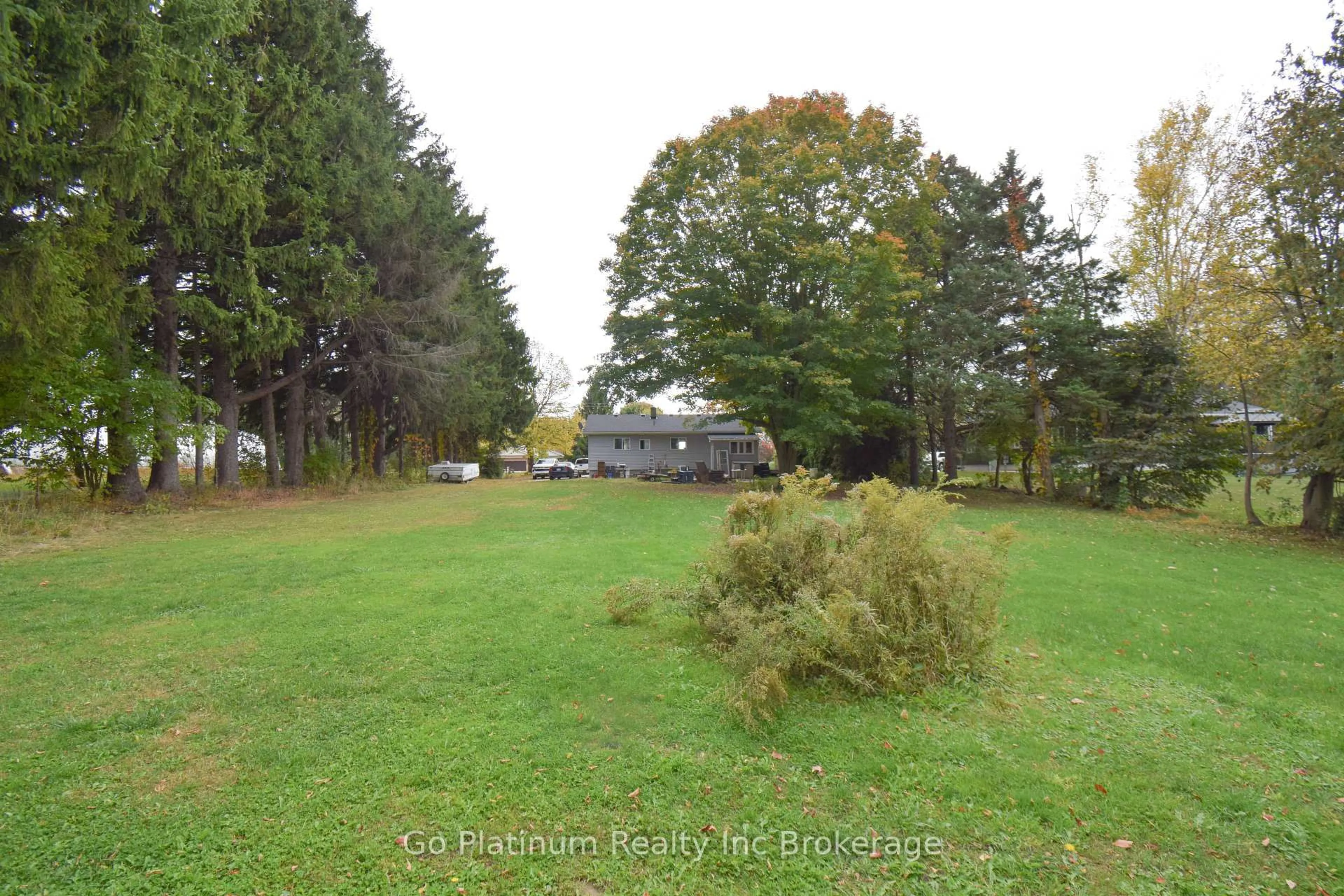 A pic from outside/outdoor area/front of a property/back of a property/a pic from drone, unknown for 23092 Pioneer Line, West Elgin Ontario N0L 2C0