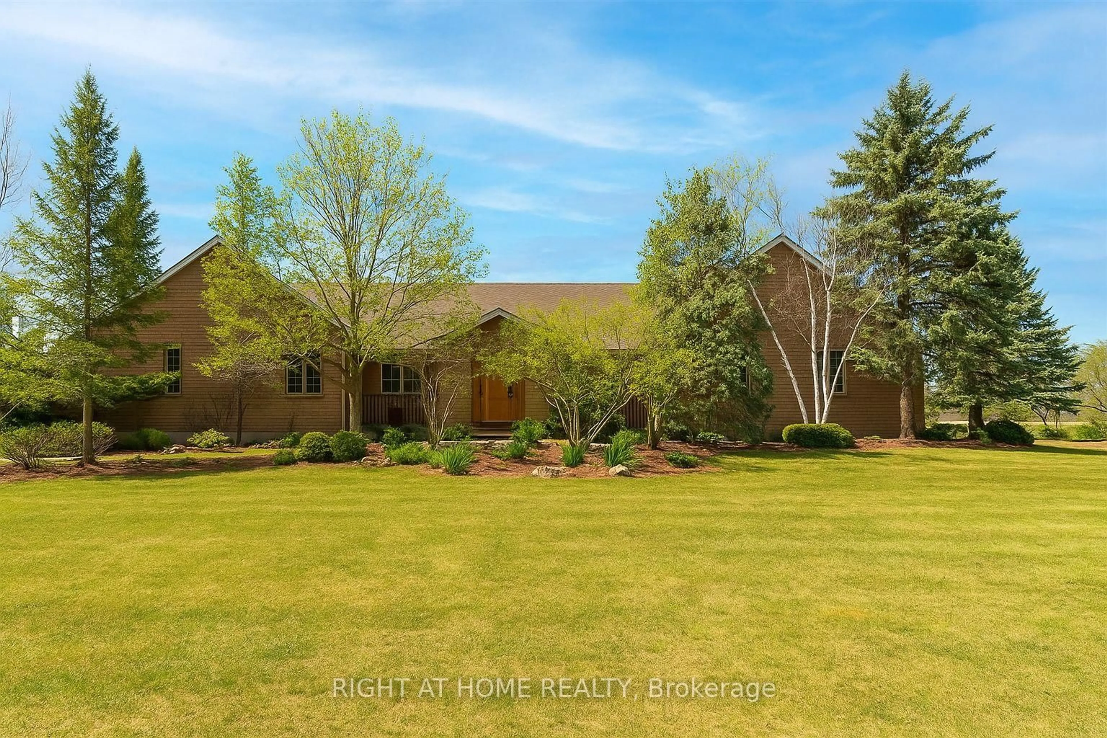 A pic from outside/outdoor area/front of a property/back of a property/a pic from drone, water/lake/river/ocean view for 425 Golf Club Rd, Hamilton Ontario L0R 1P0