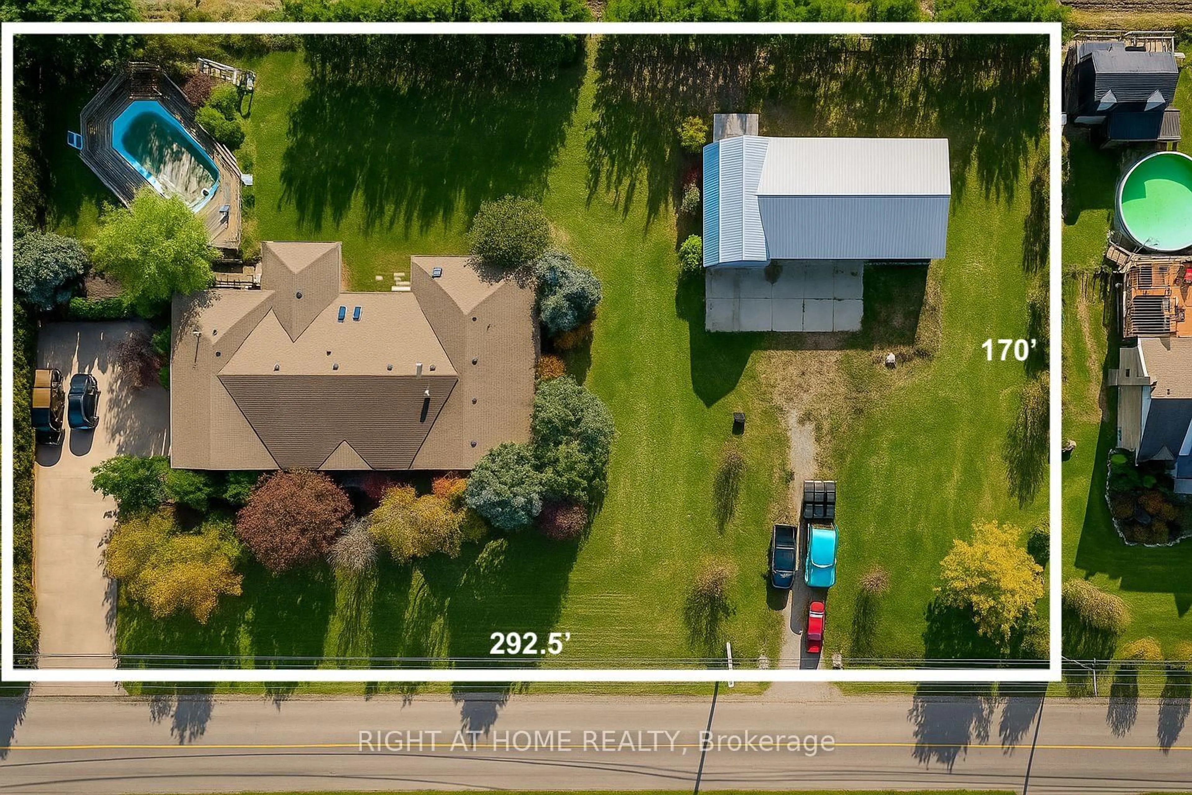 A pic from outside/outdoor area/front of a property/back of a property/a pic from drone, street for 425 Golf Club Rd, Hamilton Ontario L0R 1P0