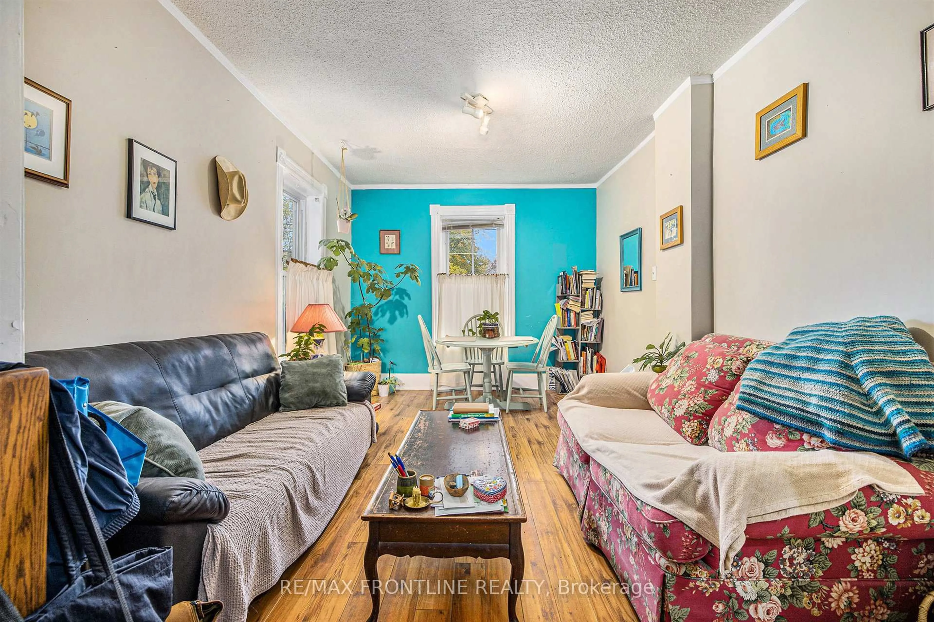 Living room with furniture, unknown for 17 Mill St, Perth Ontario K7H 1W1