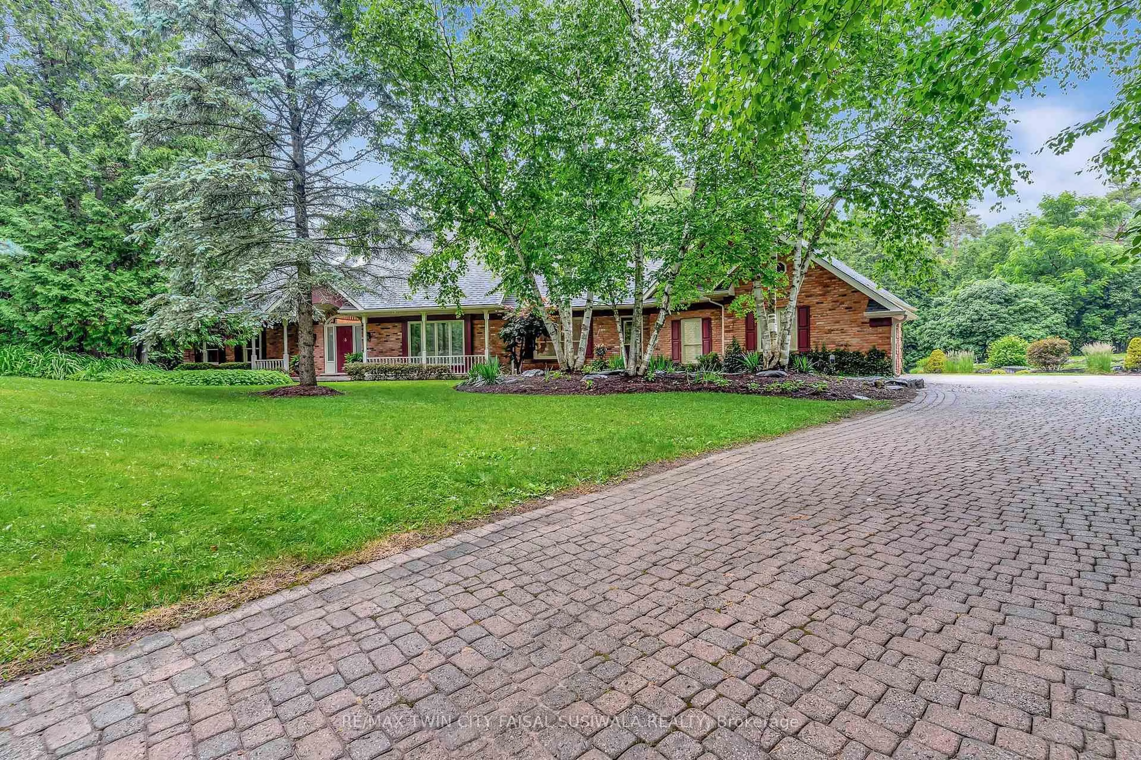 Unknown for 22 Deerpath Crt, Cambridge Ontario N1T 1H7